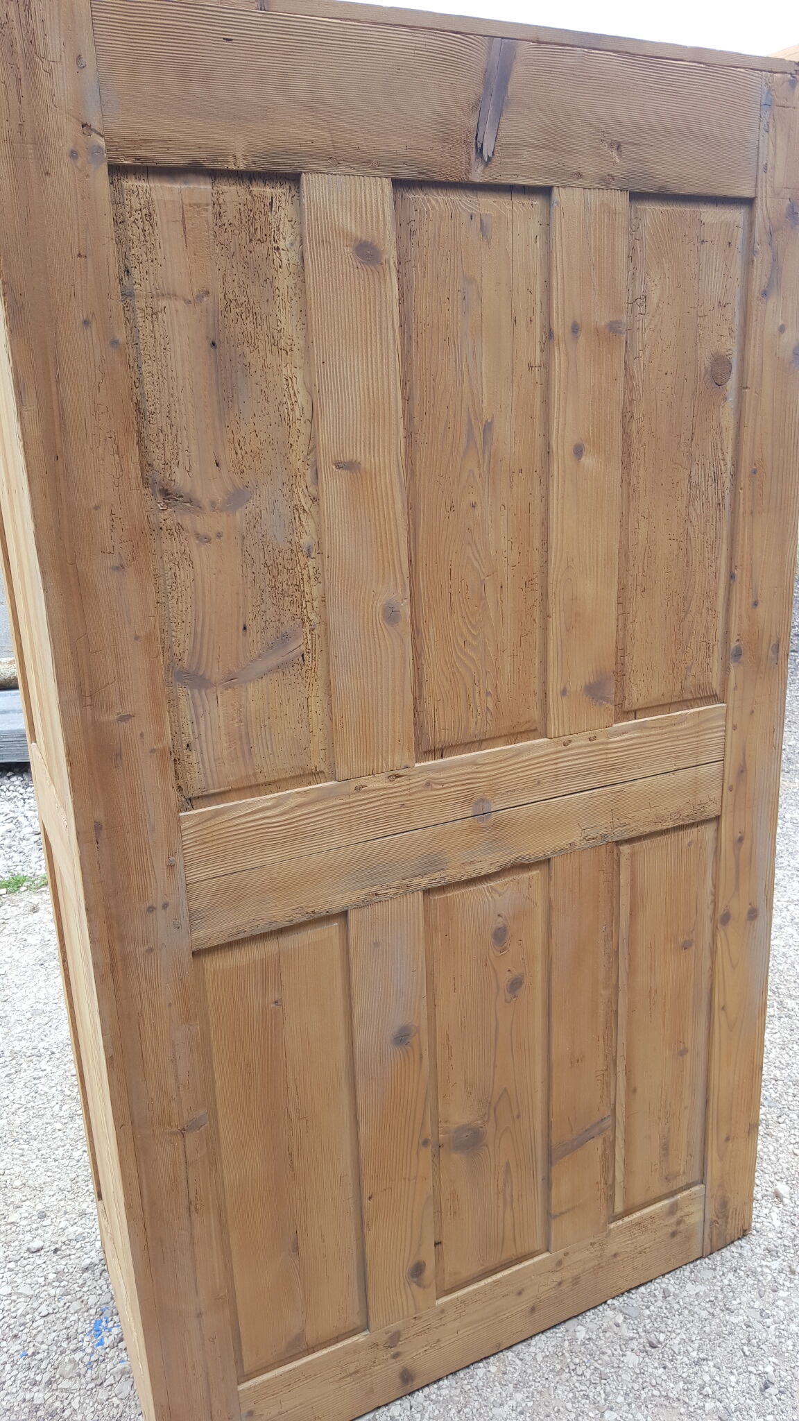 Armoire en sapin ancienne sablée brute