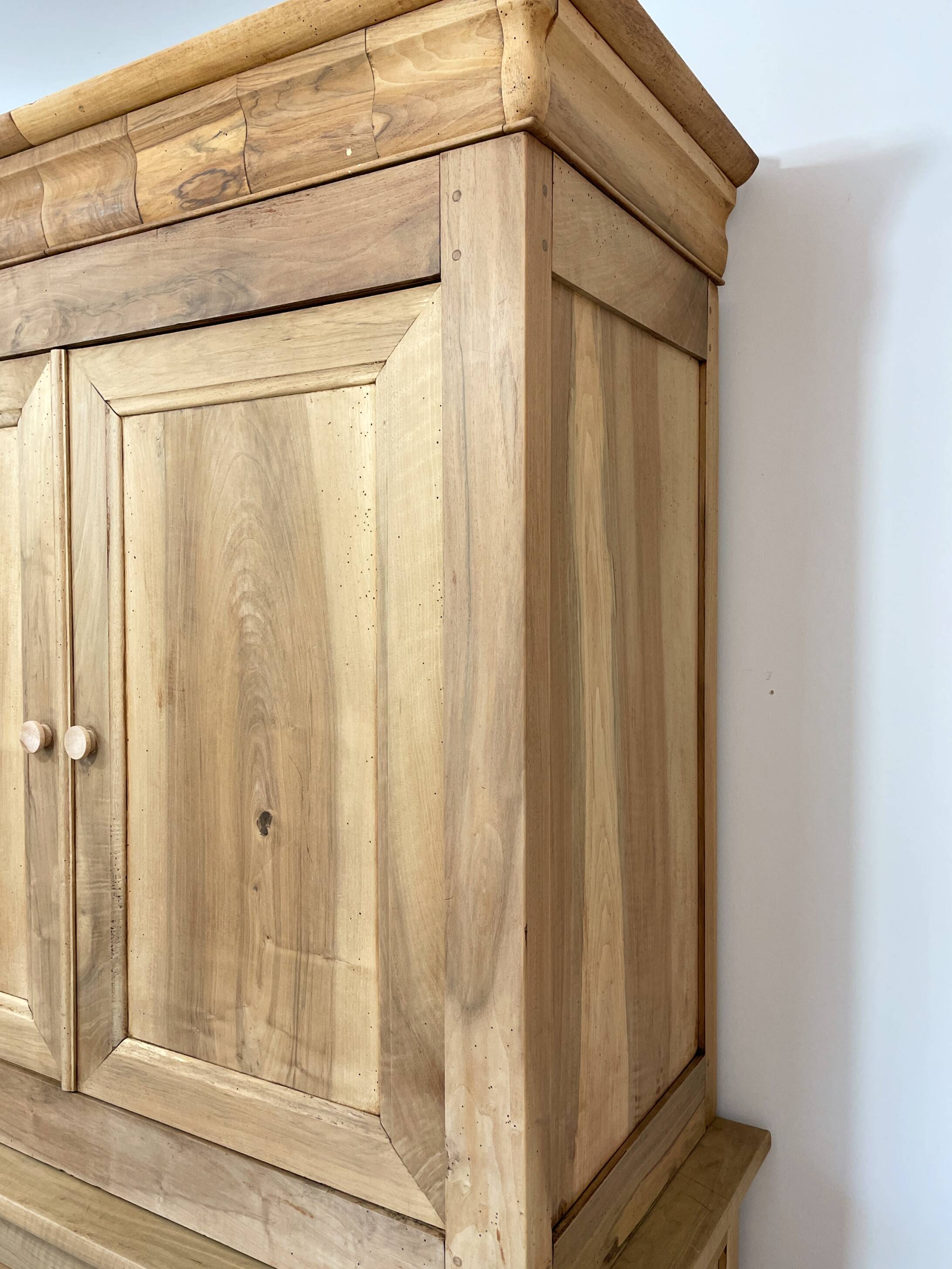 Antique two-body buffet in solid wood (restored)