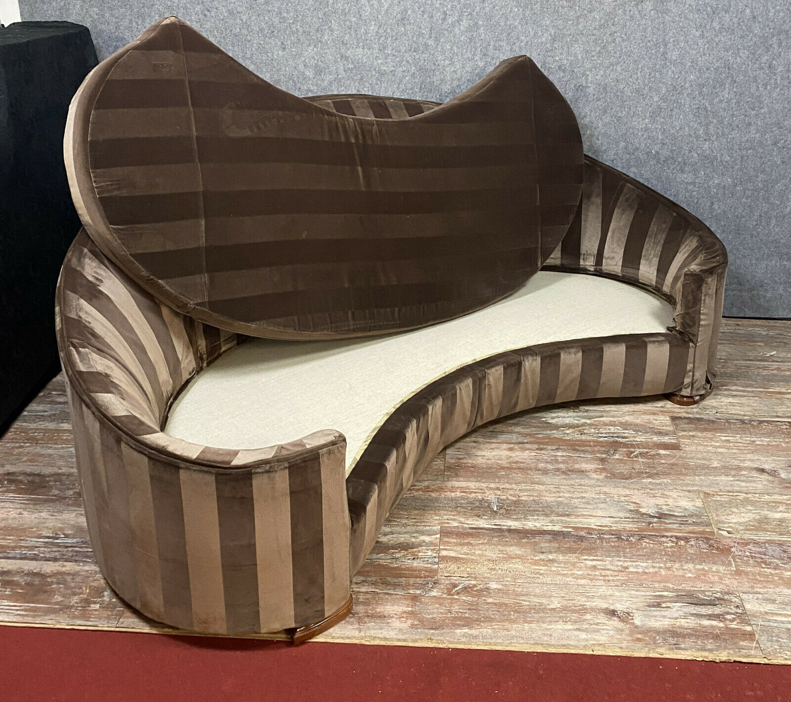 Half-moon shaped cackling sofa in velvet from genoa period napoleon iii