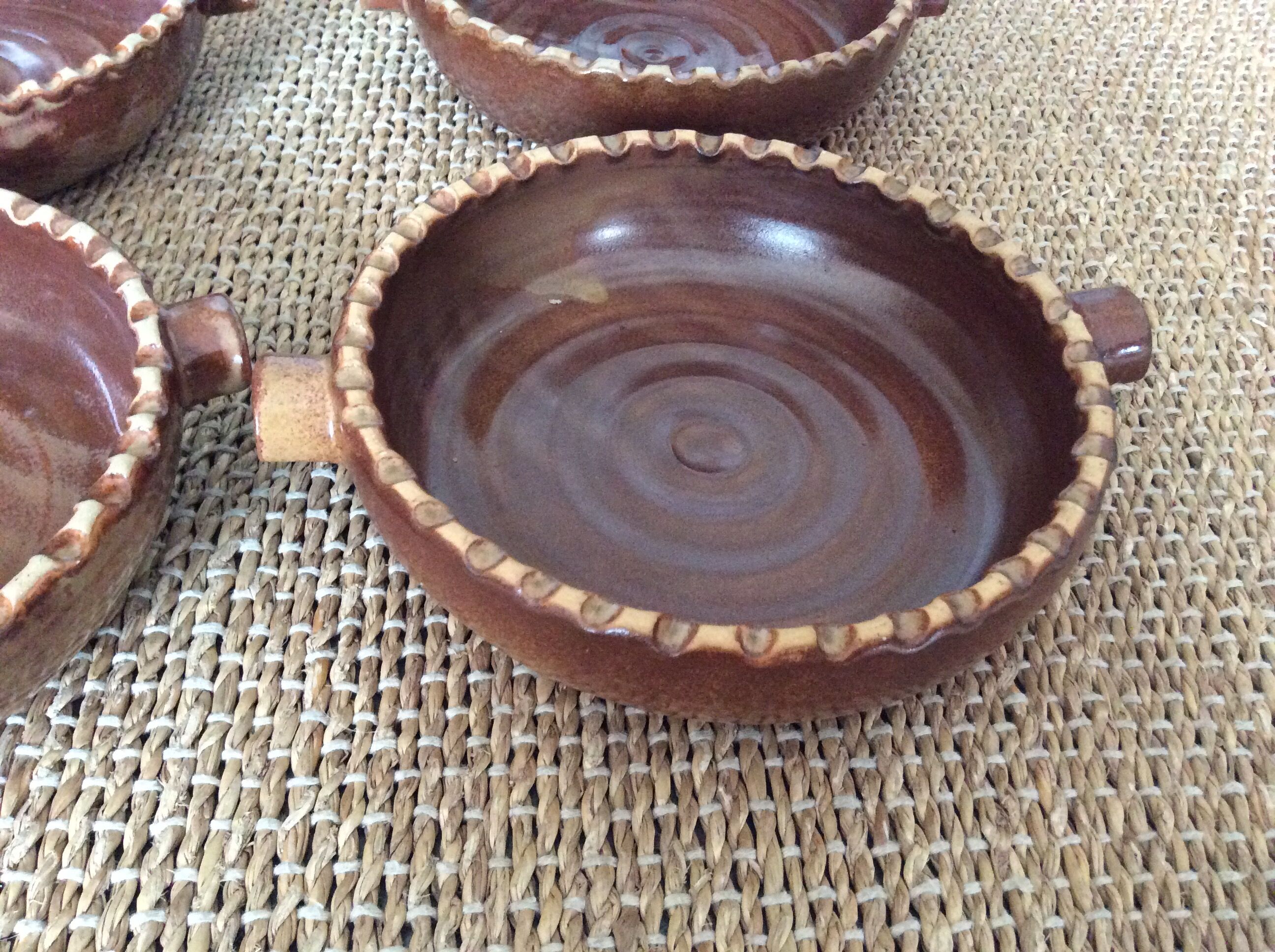 8 dishes in glazed terracotta