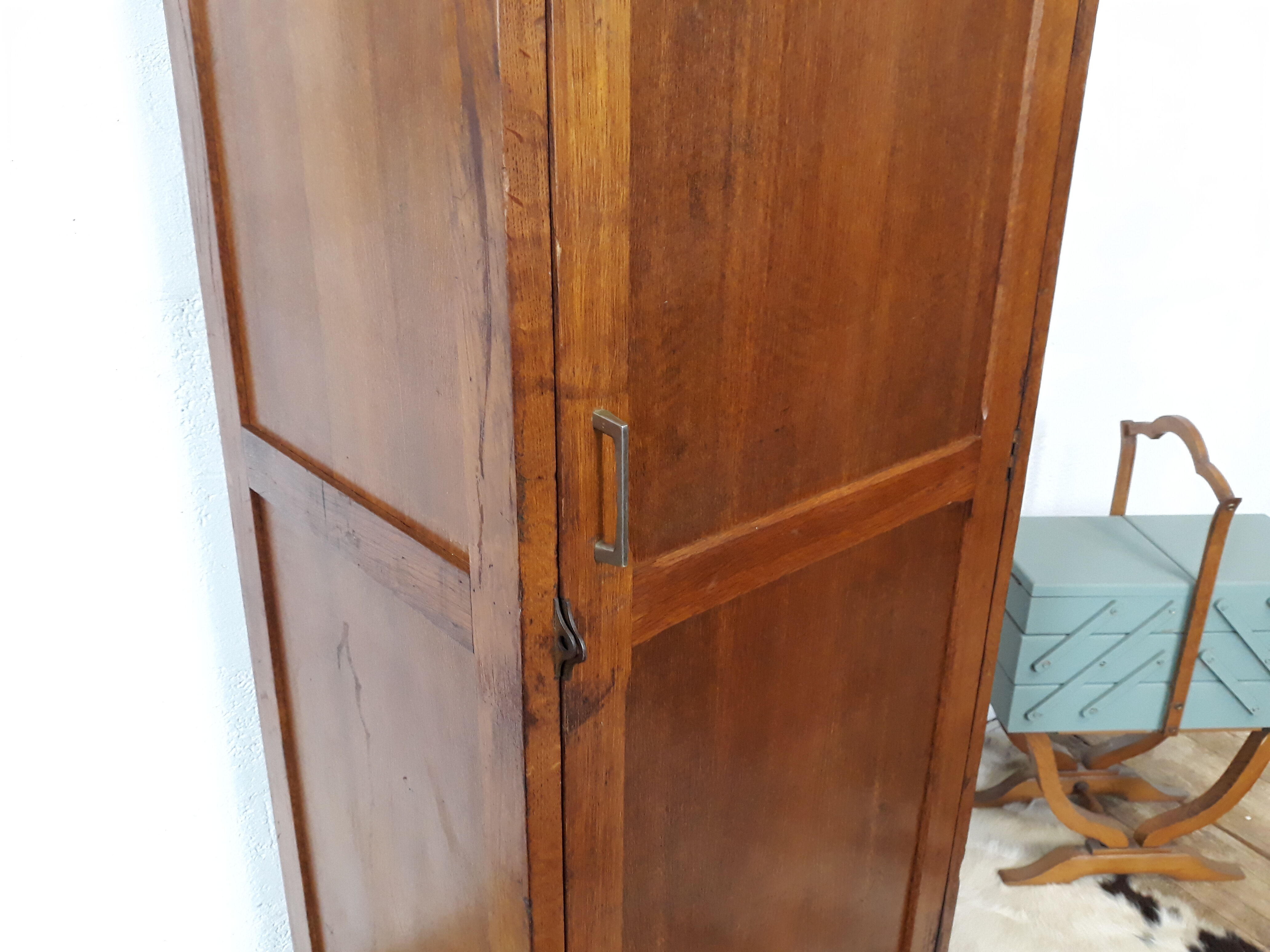 Armoire parisienne vestiaire vintage