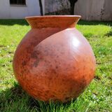 Pottery based on metal