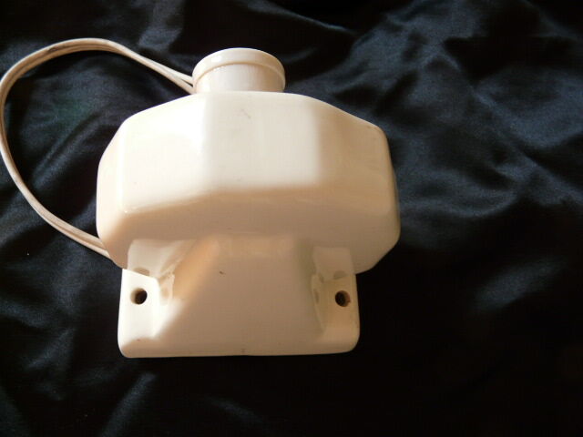 Porcelain and opaline art deco wall lamp