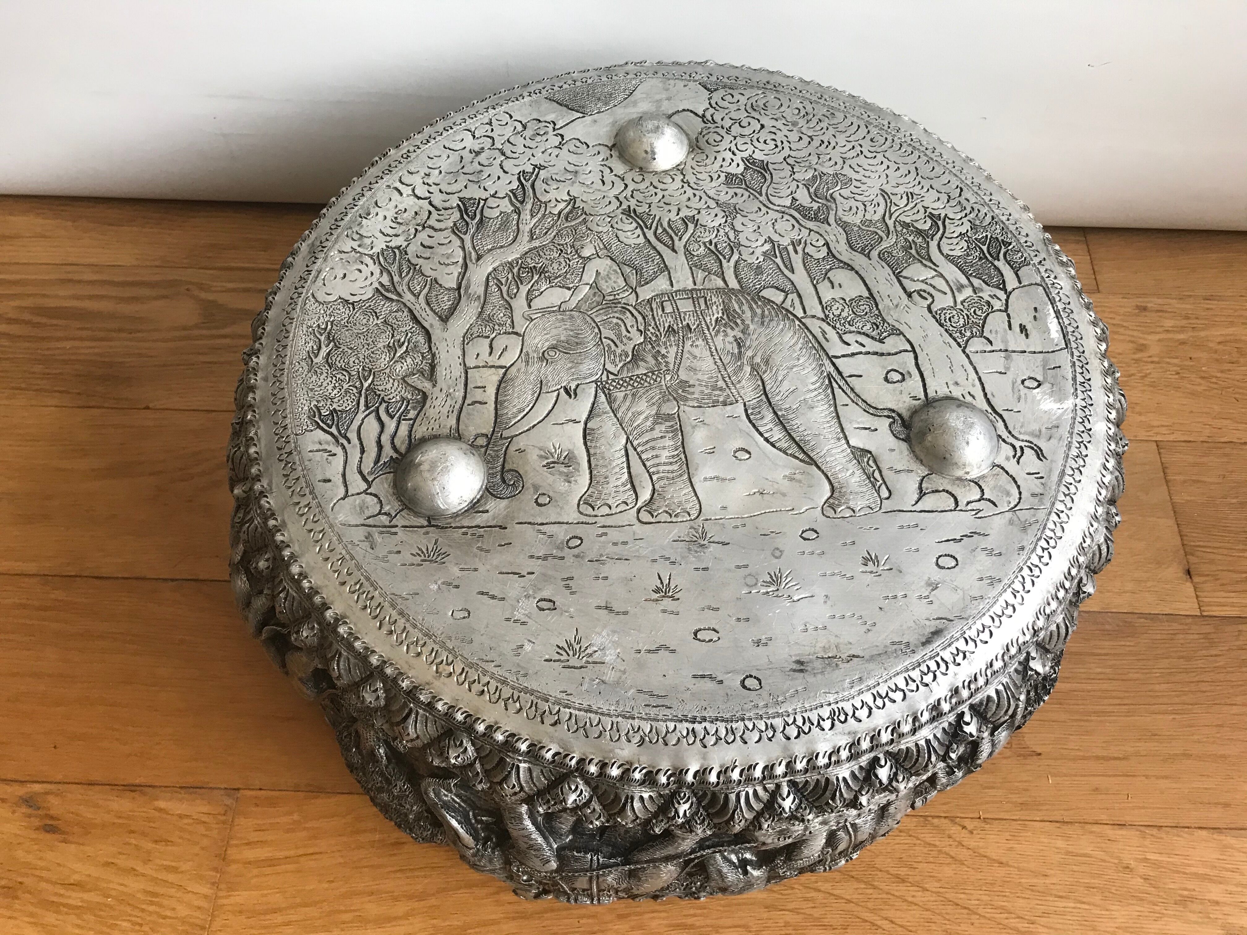 Hammered metal pot cover