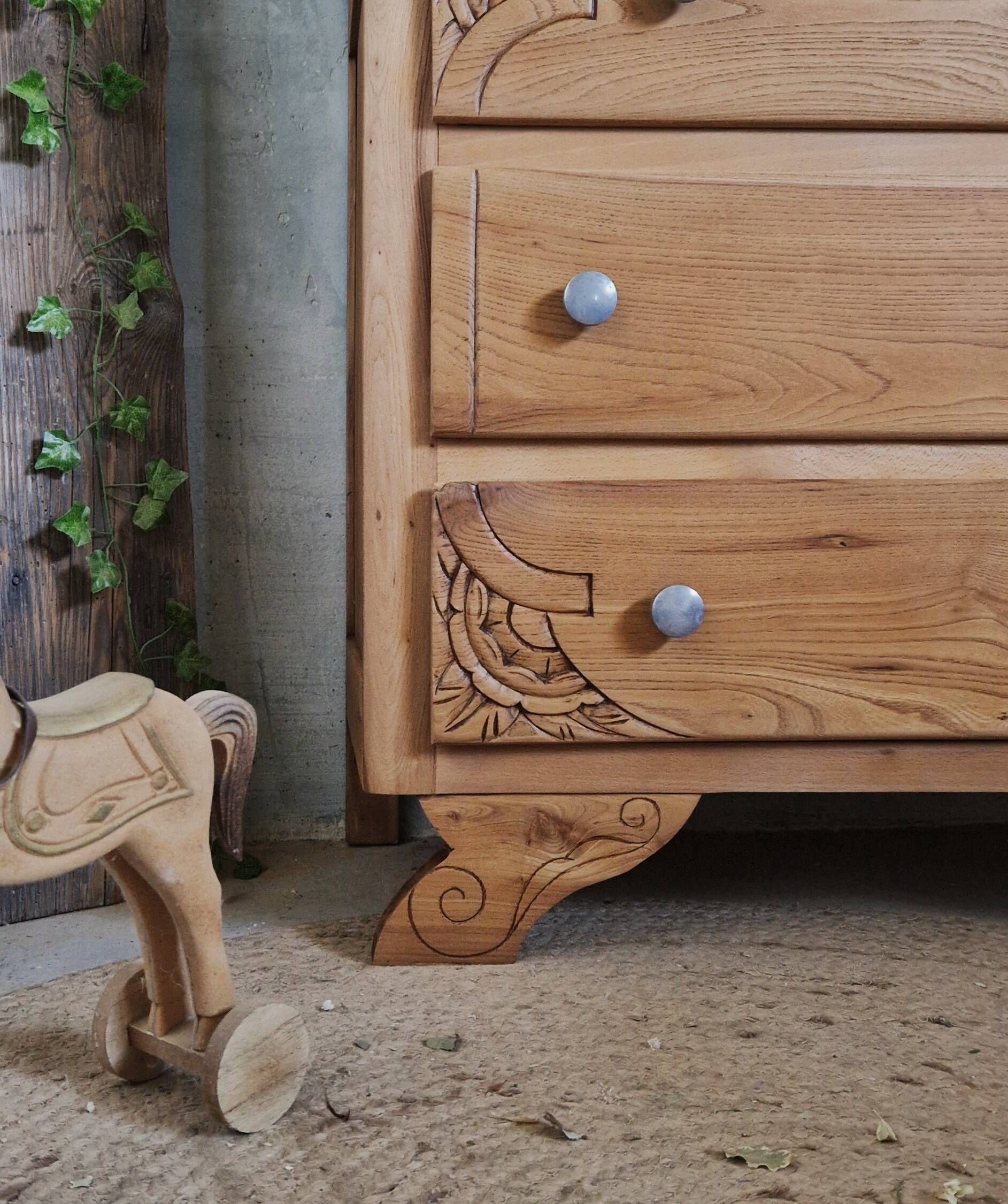 Beautiful Art Deco chest of drawers
