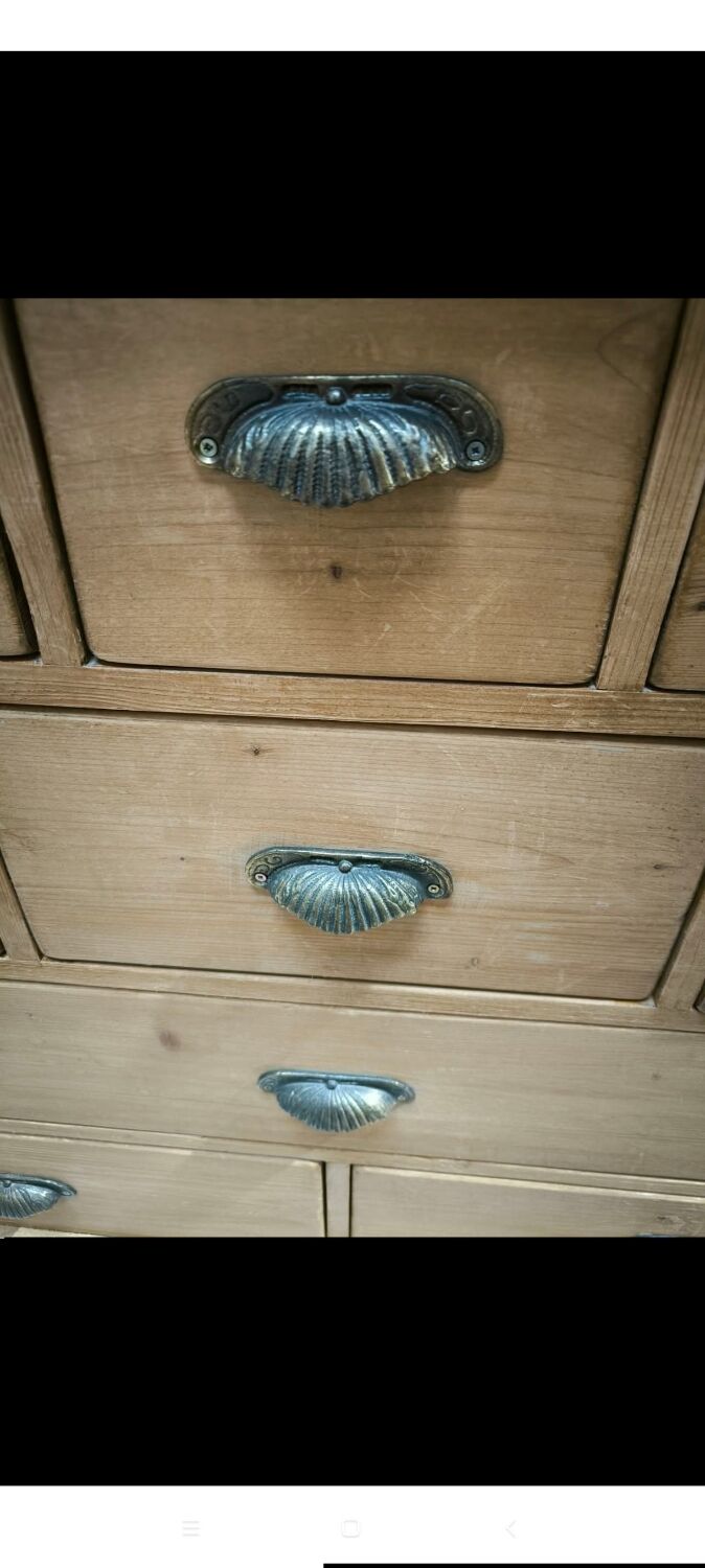 Pine chest of drawers with 13 drawers