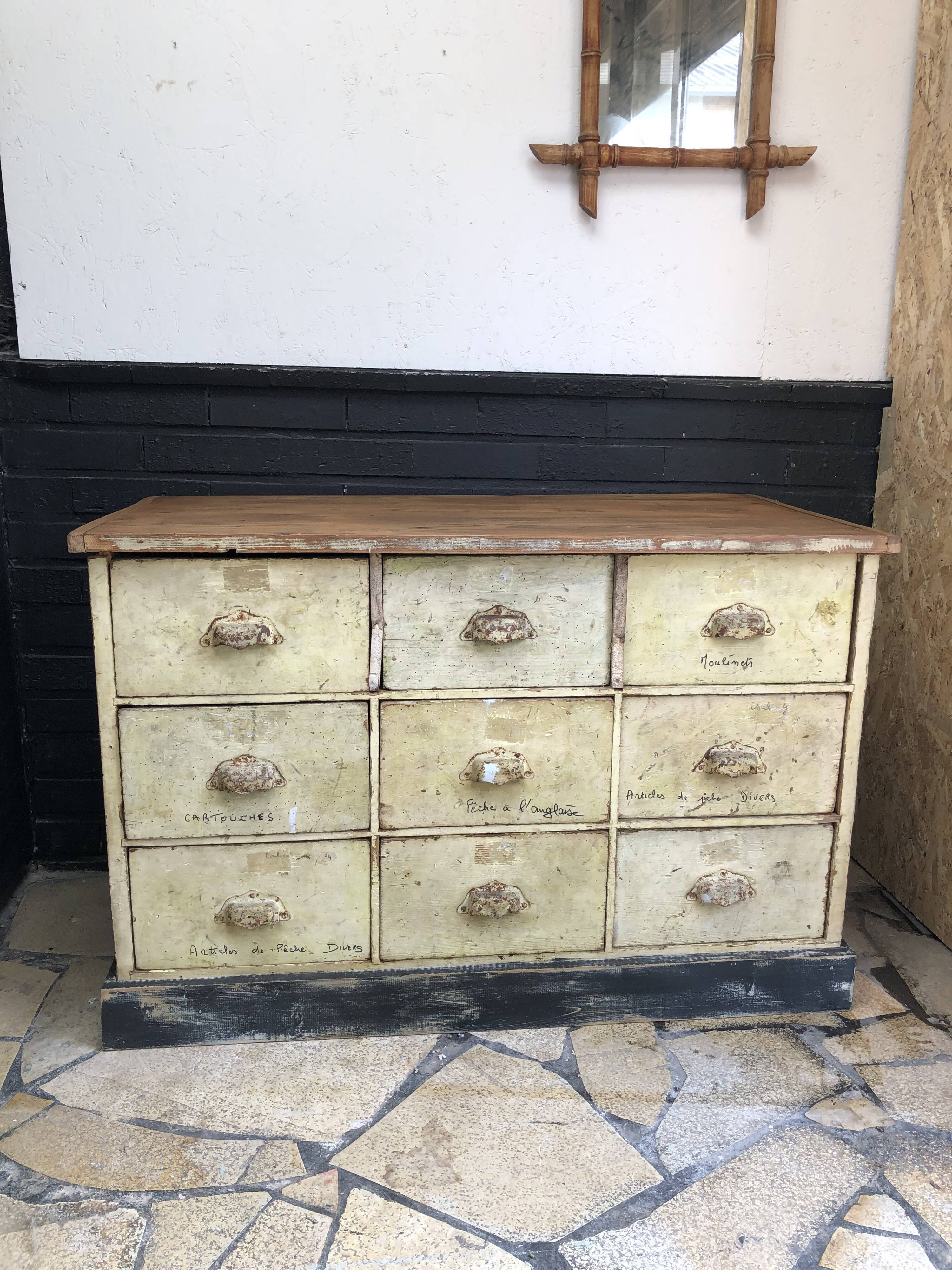 Trade cabinet with drawers
