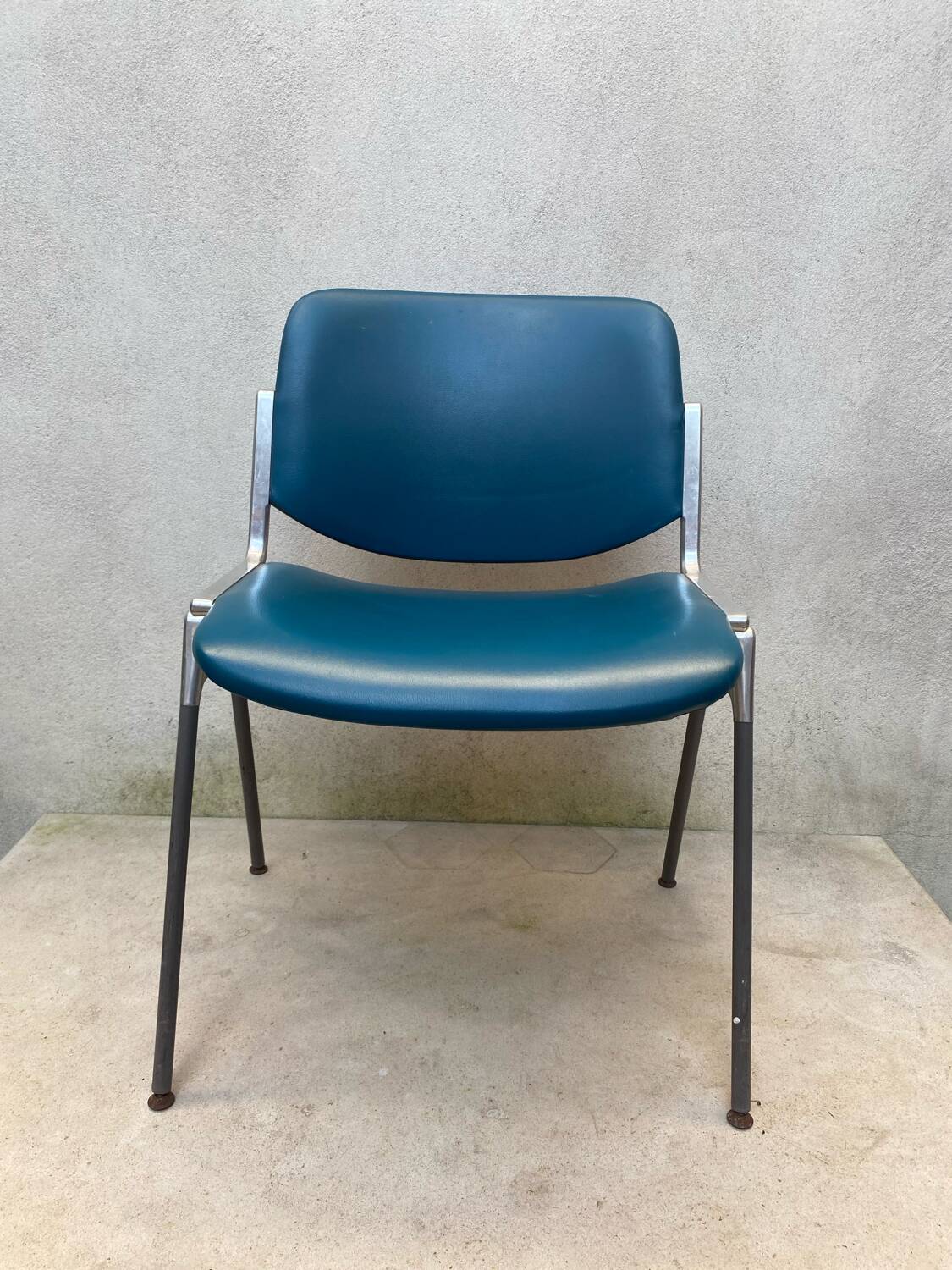 Chaise design vintage 106 signée Castelli – Icône du design