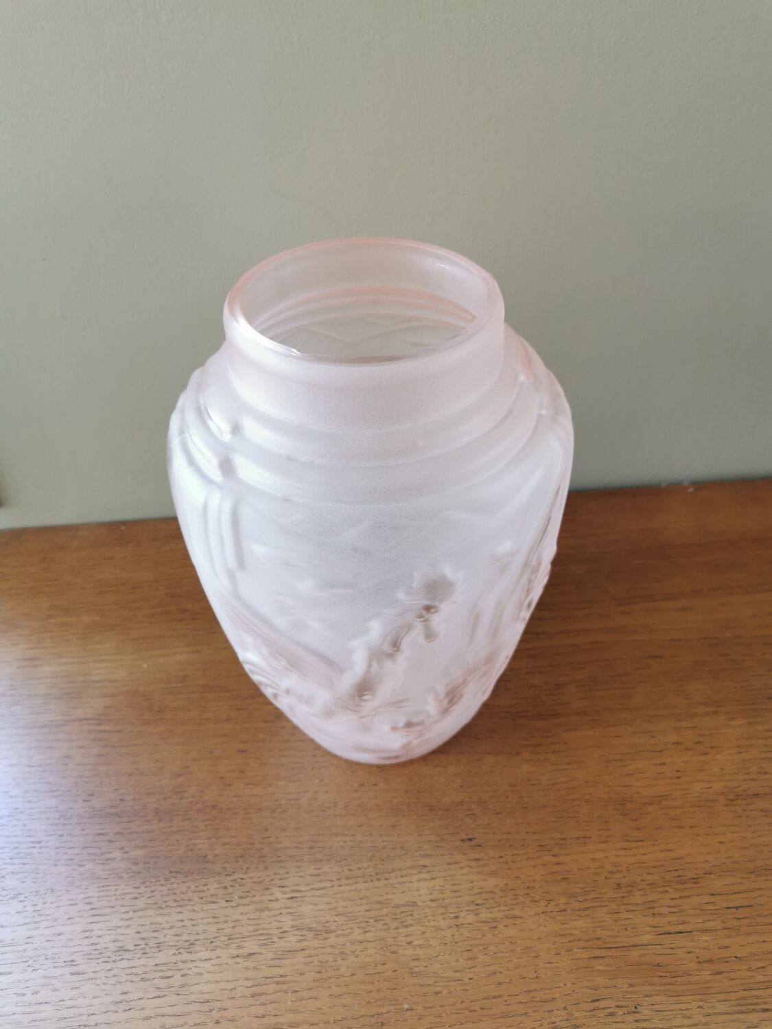 Art deco vase decorated with roosters