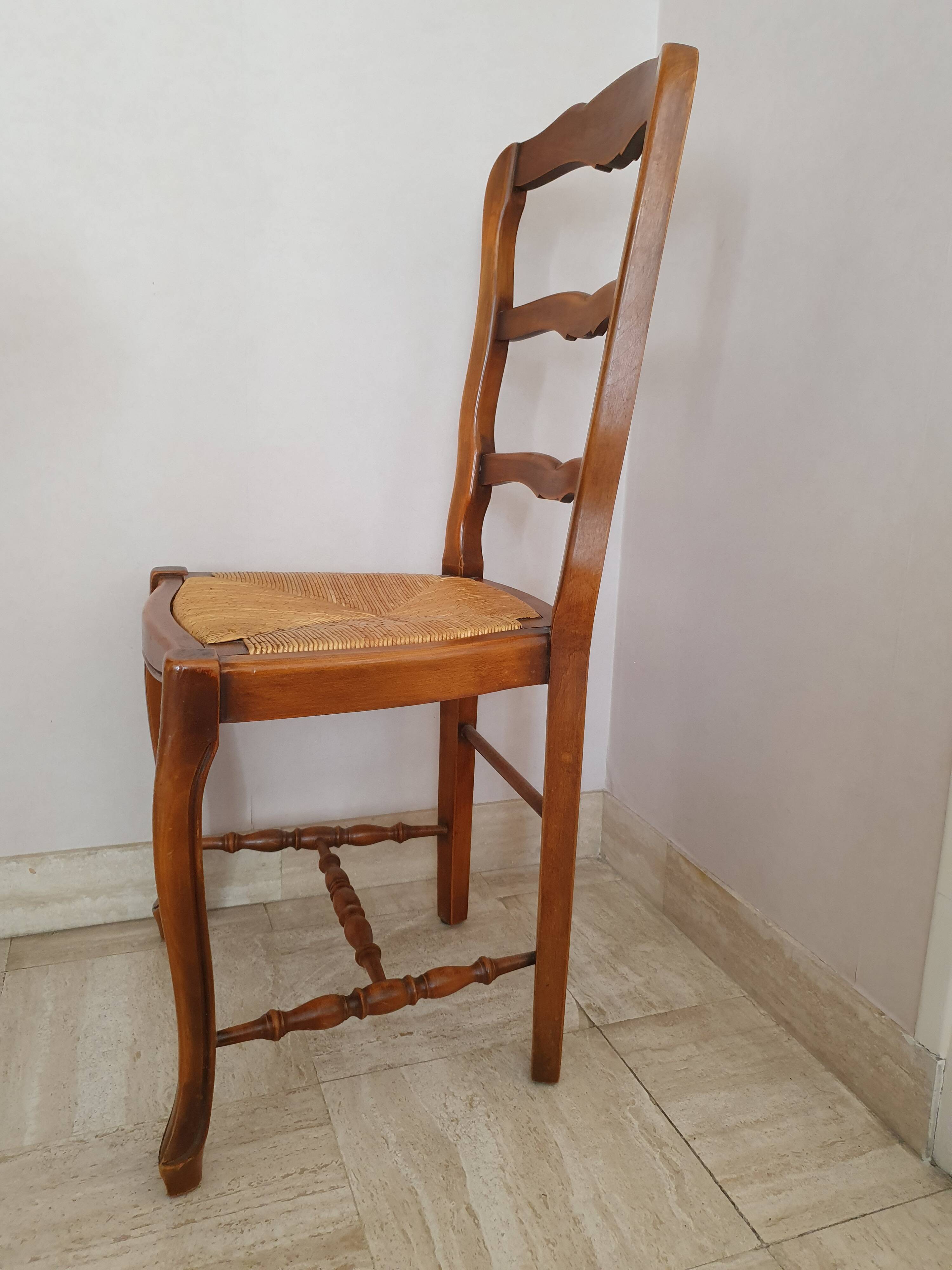 Série de 6 chaises assise paille style Louis XV en merisier
