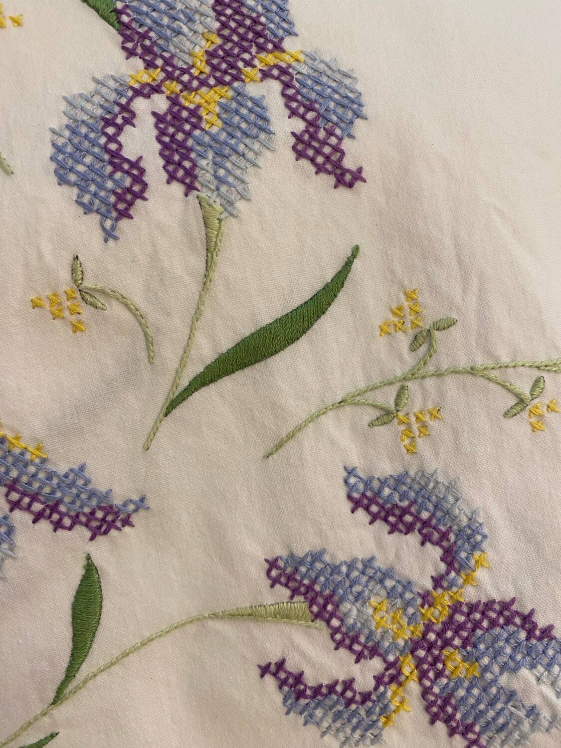 Nappe brodée à la main