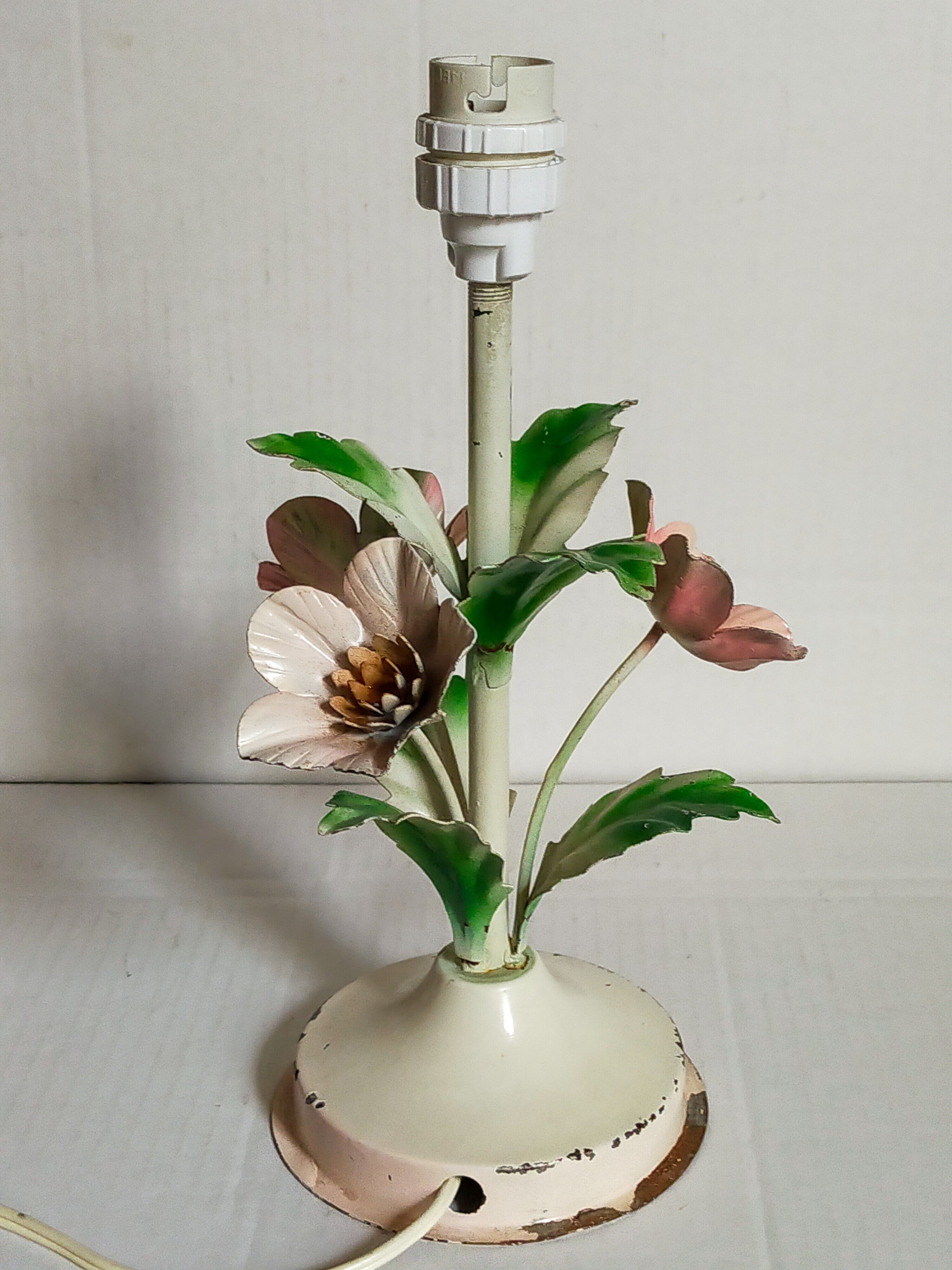 Bouquet lamp to table in vintage painted sheet vinyl lampshade