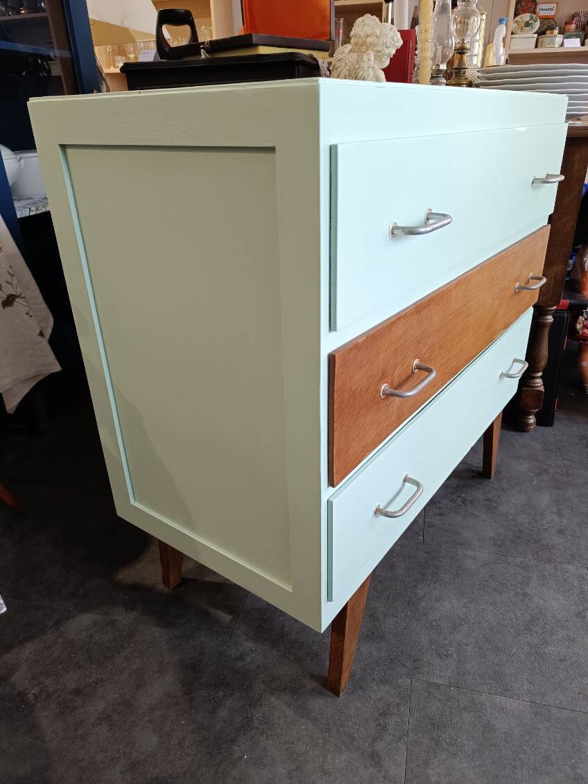 Superb 3-drawer chest of drawers with compass feet