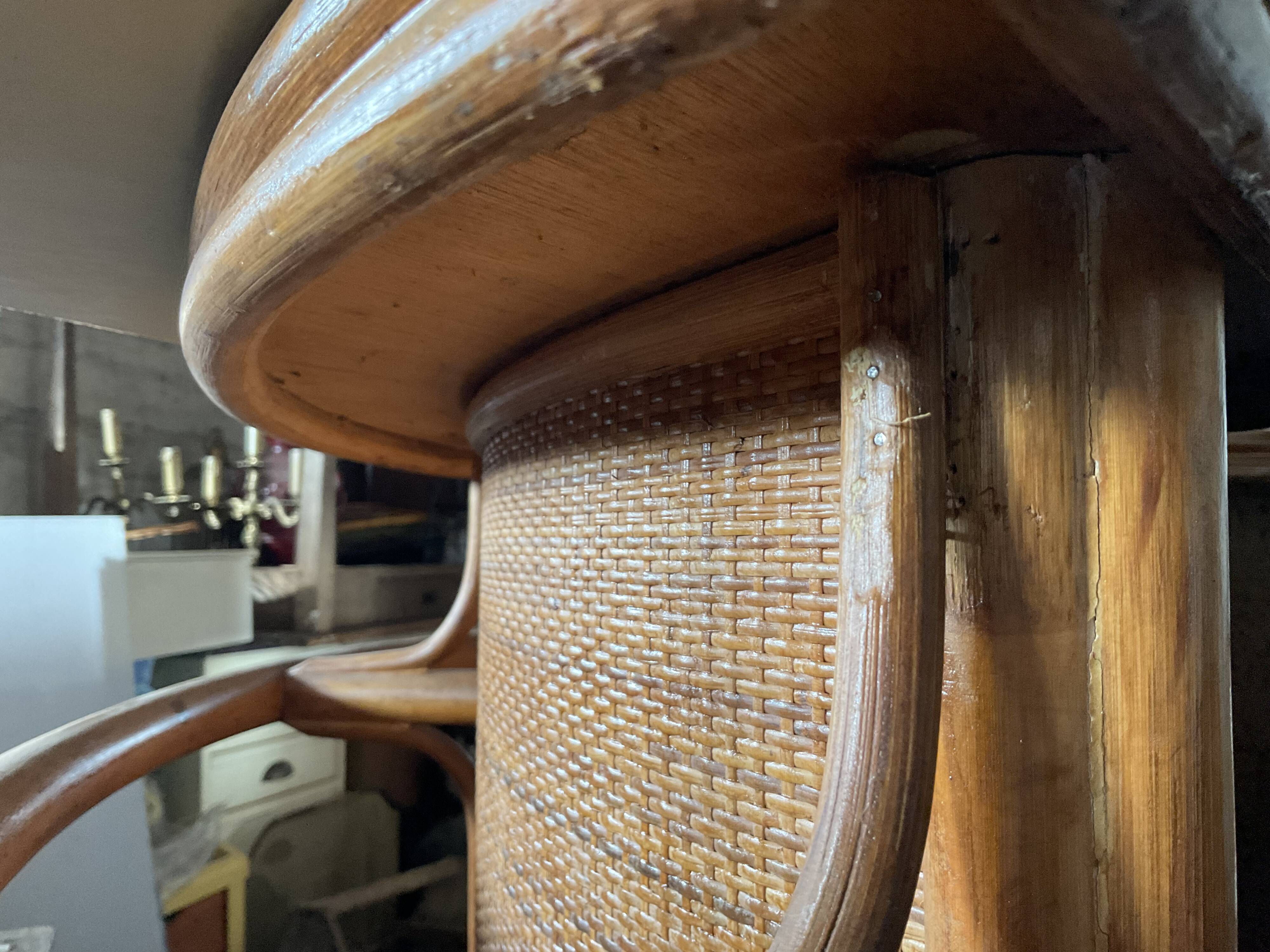 Rattan bar