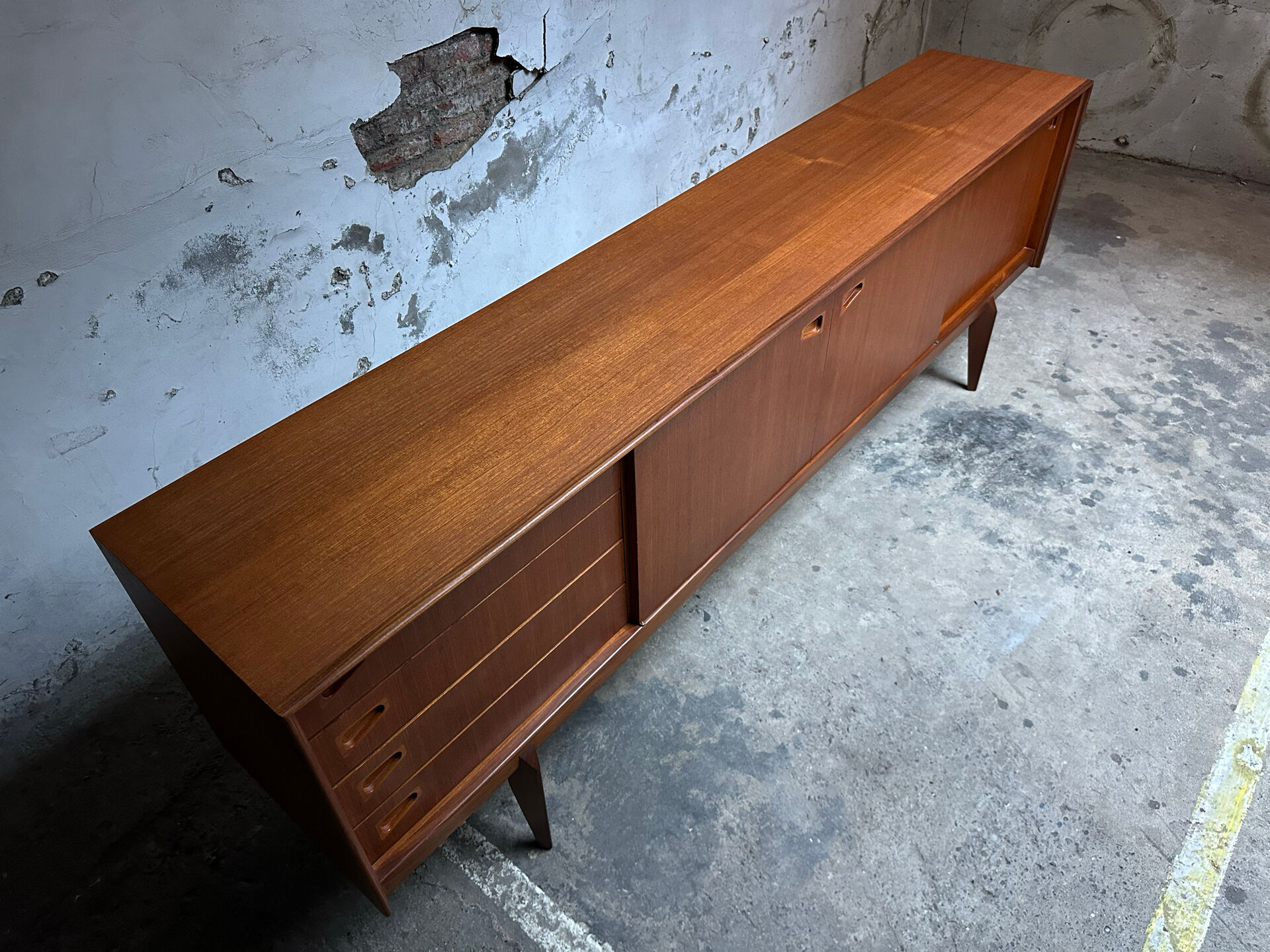 Vintage sideboard Oswald Vermaercke XL V-Form Belgian design