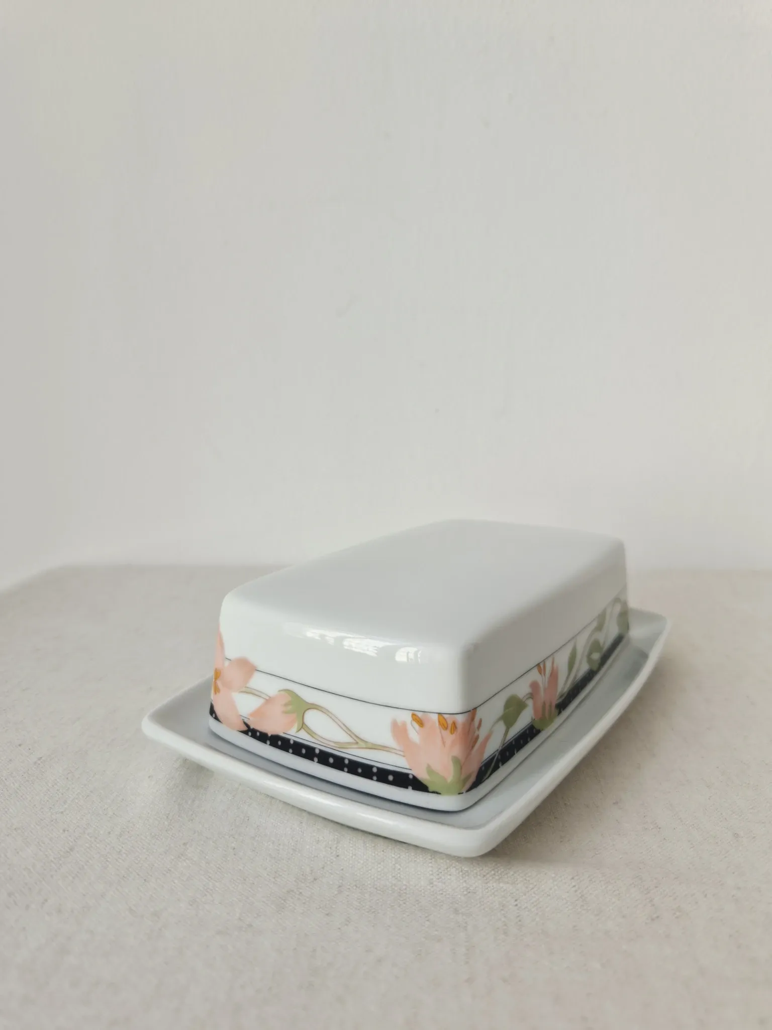 Vintage porcelain butter dish Apilco "Louisiane" - Yves Deshoulieres