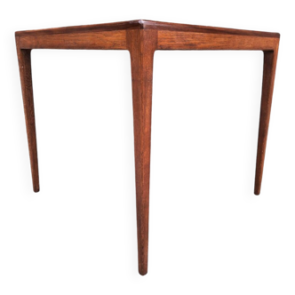 Table carrée vintage en teck, meuble ancien style scandinave