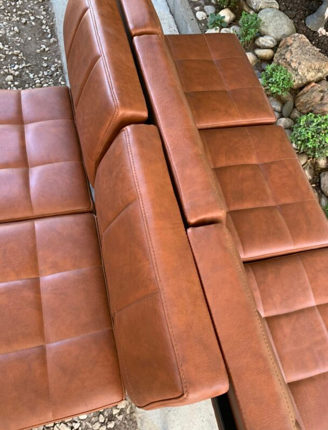 Suite de 5 chauffeuses skaï fauve 1950