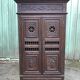 Breton cabinet with carved characters of the early 20th century with 2 doors and 1 oak drawer.