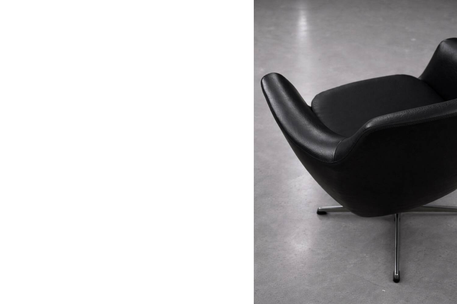 Vintage Mid-Century Scandinavian Modern Black Swivel Chairs, Set of 2