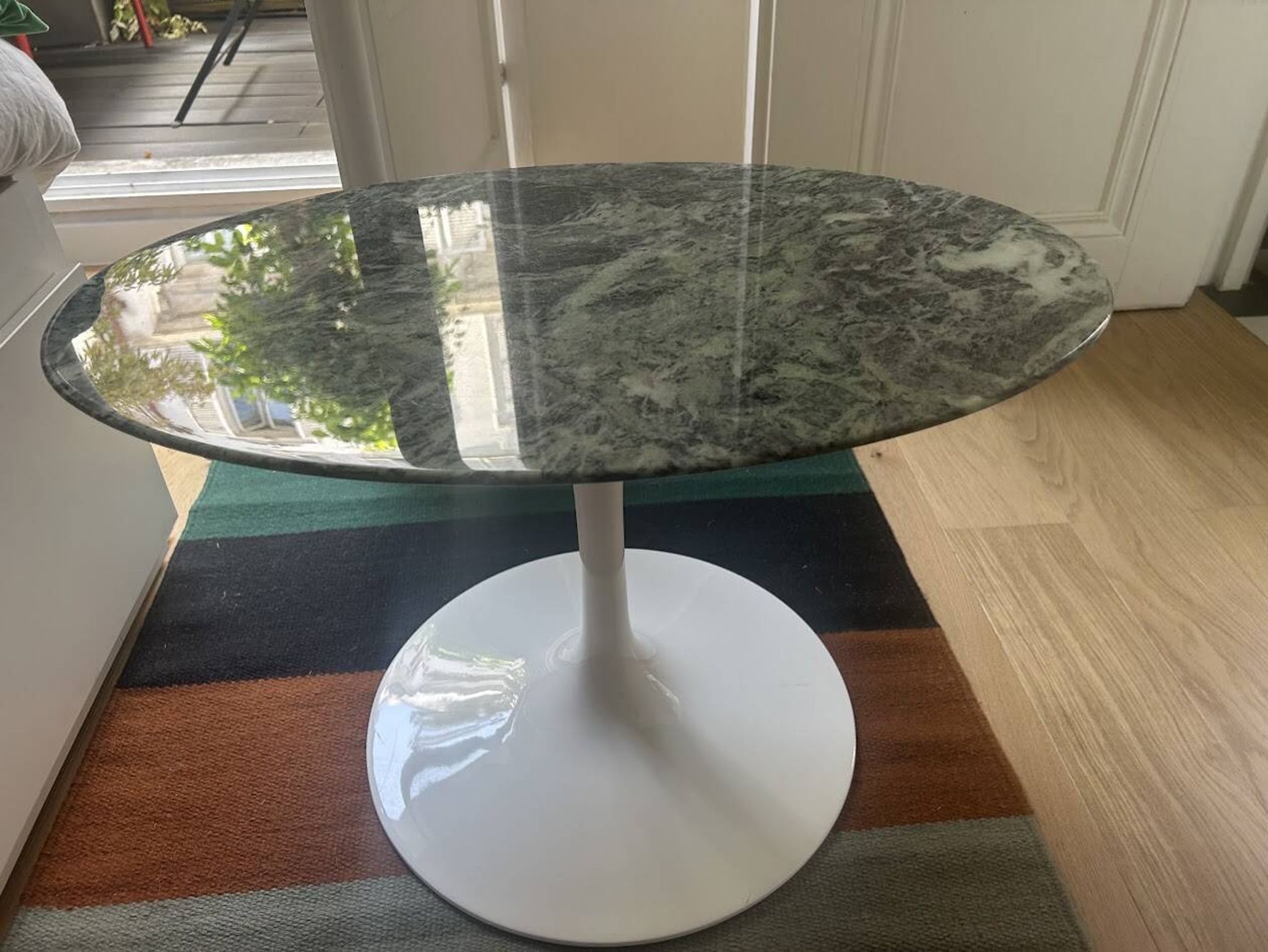 Pseudo Knoll gueridon green marble
