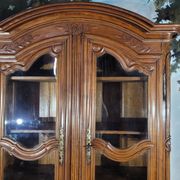 Buffet deux corps vitré en merisier époque Louis XV