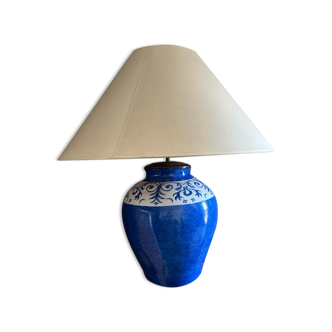 Table lamp with lampshade