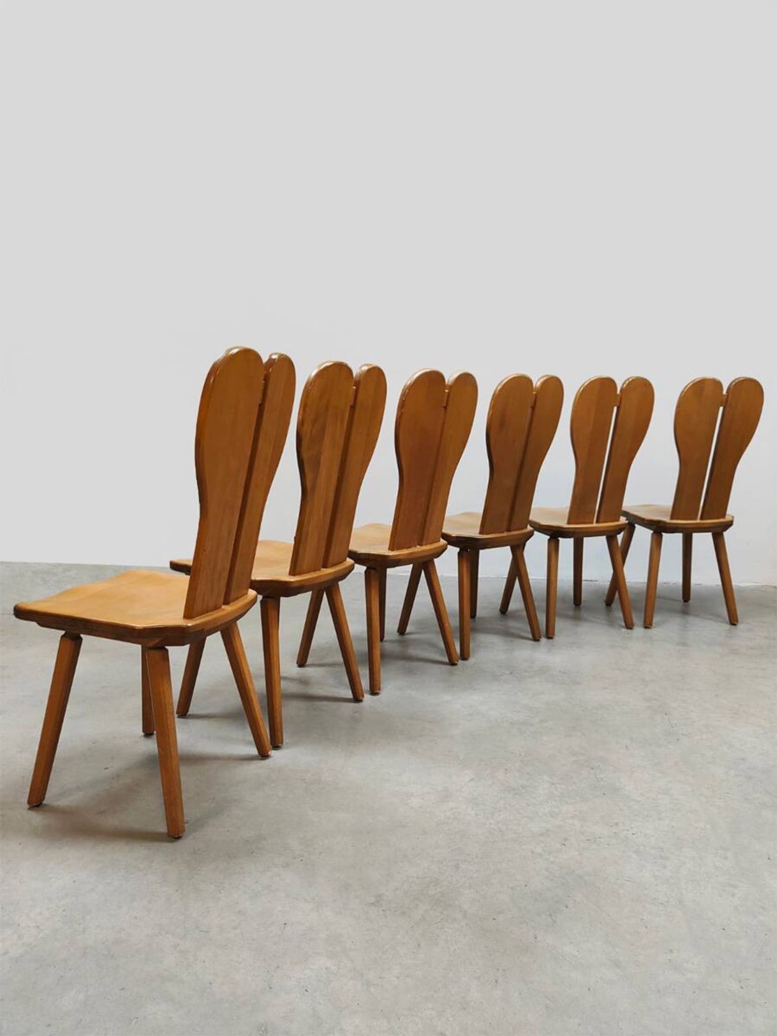 Chaises de salle à manger vintage brutalistes en bois 1970 « cœurs »