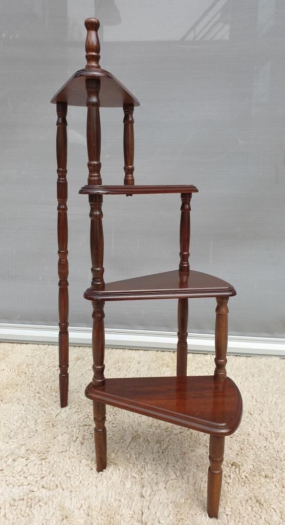 Display 4 spiral shelves