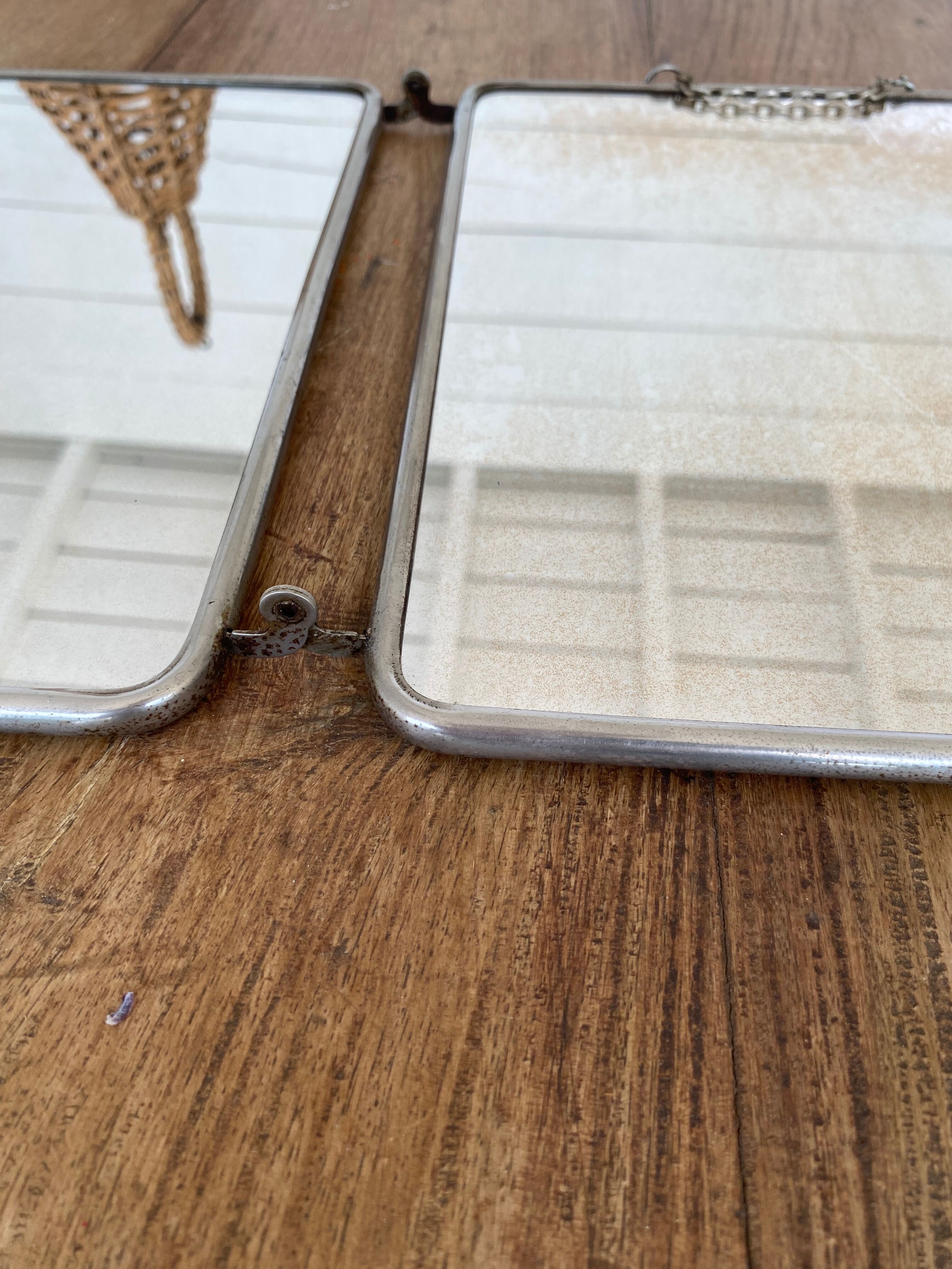 Barber's triptych mirror