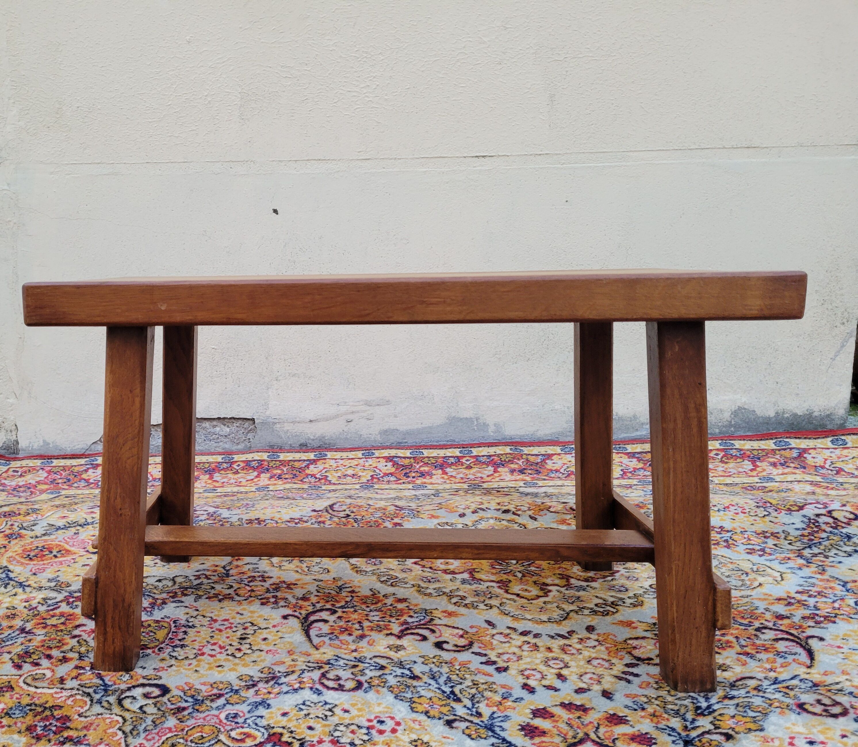 Table basse brutaliste en chêne clair