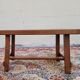 Table basse brutaliste en chêne clair