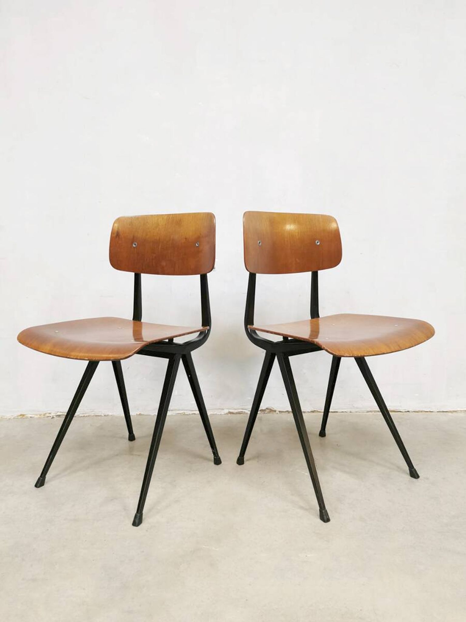 Dutch industrial design school chairs Stoelen Friso Kramer 1st edition