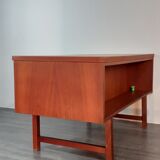 Small danish vintage desk in 1960s teck