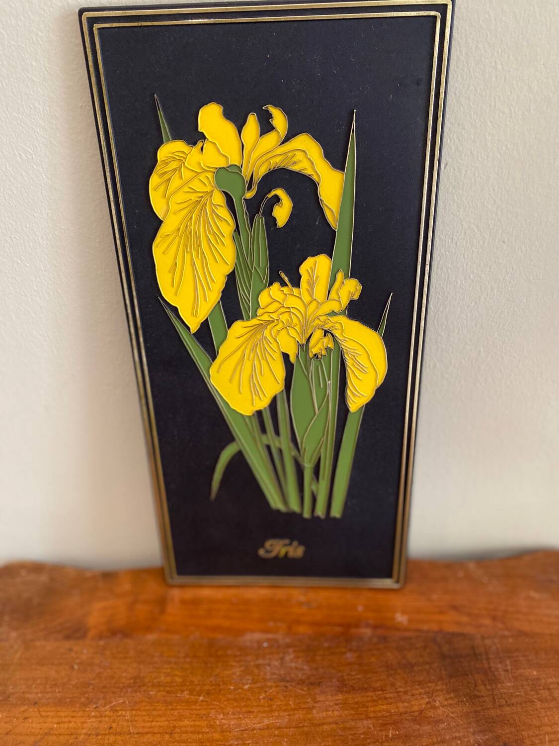 4 vintage flower plates