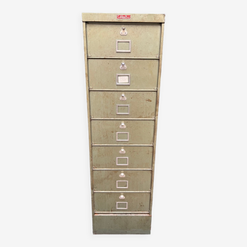 Industrial storage cabinet, clamshell cabinet
