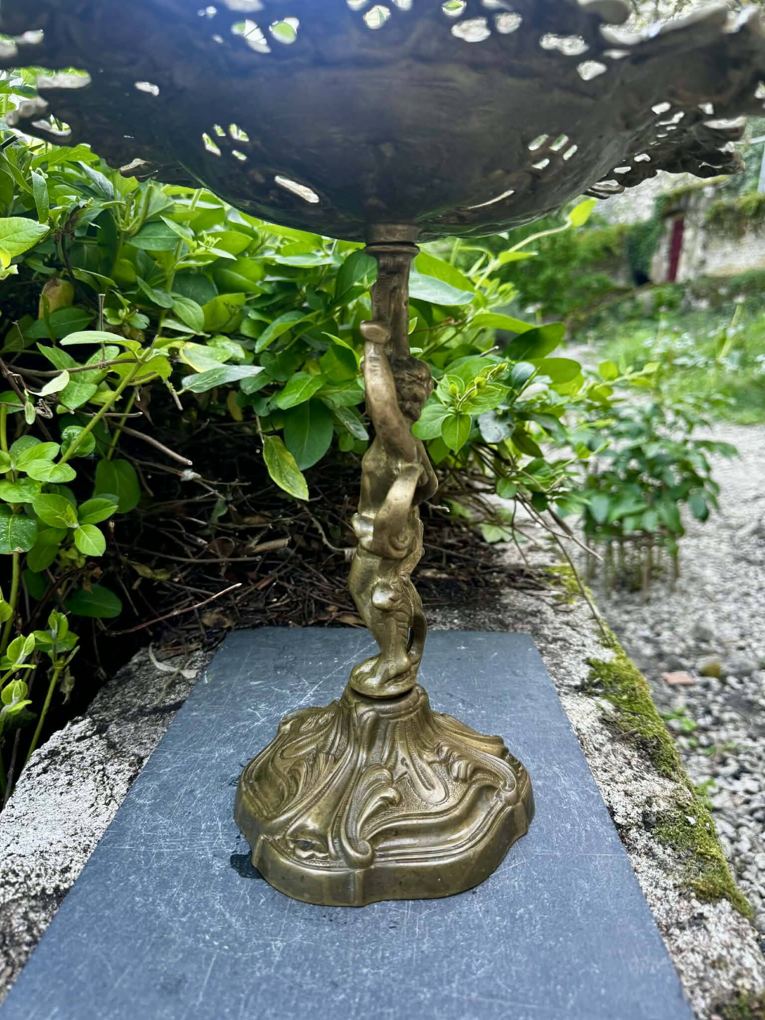 Large bronze fruit bowl from the 19th century.