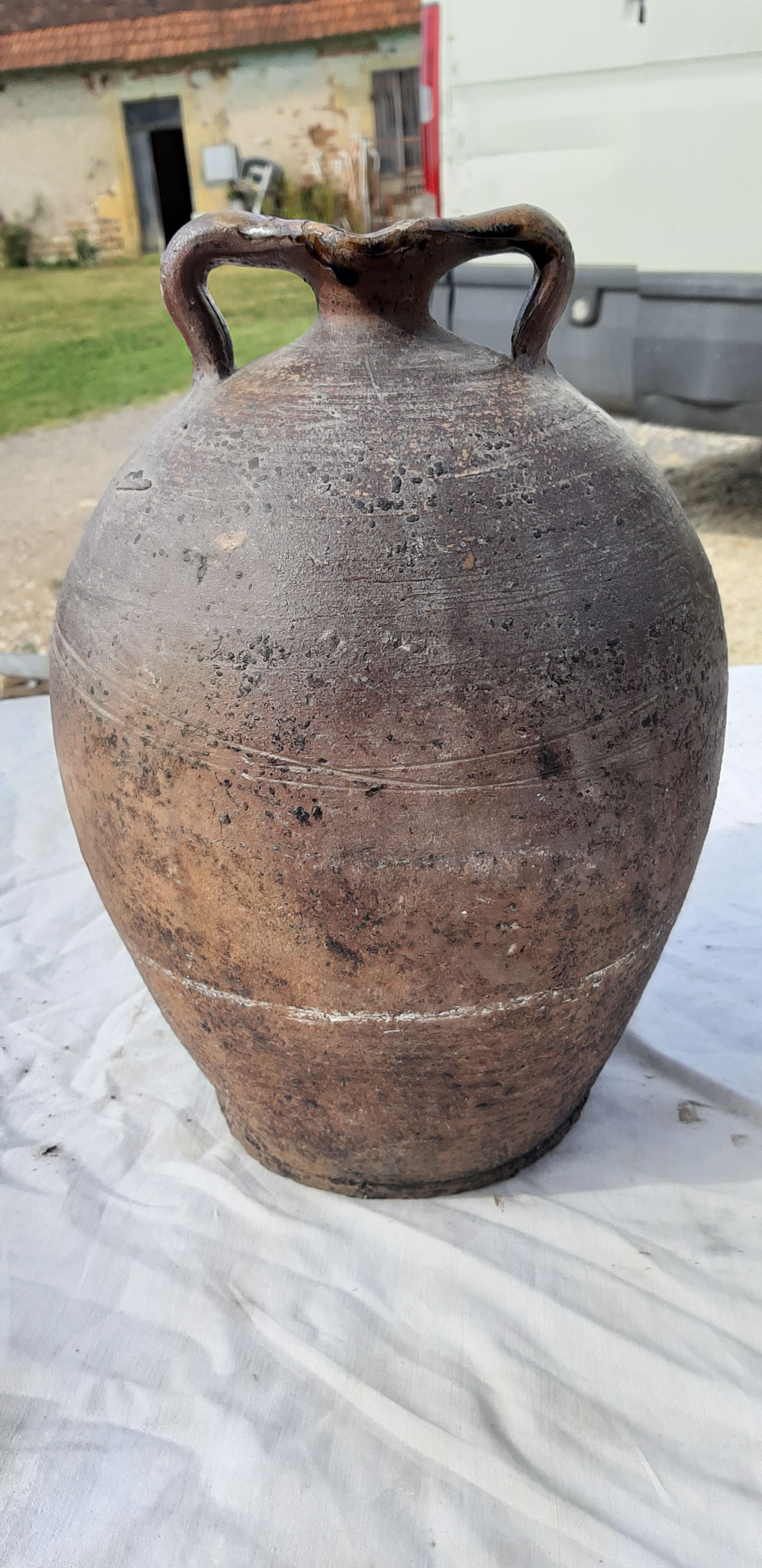 2 potiches in sandstone 19th