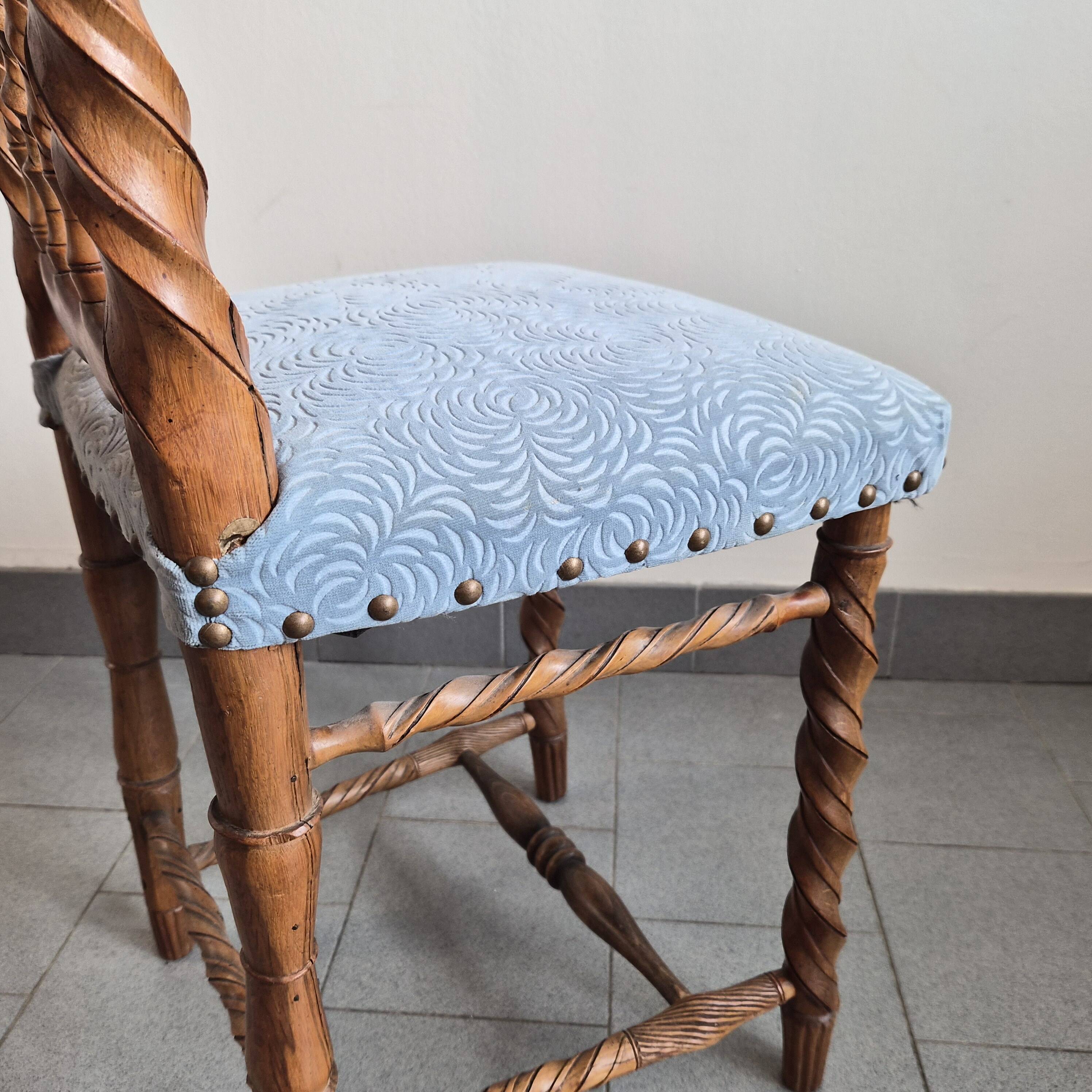 Chaise vintage en bois sculpté