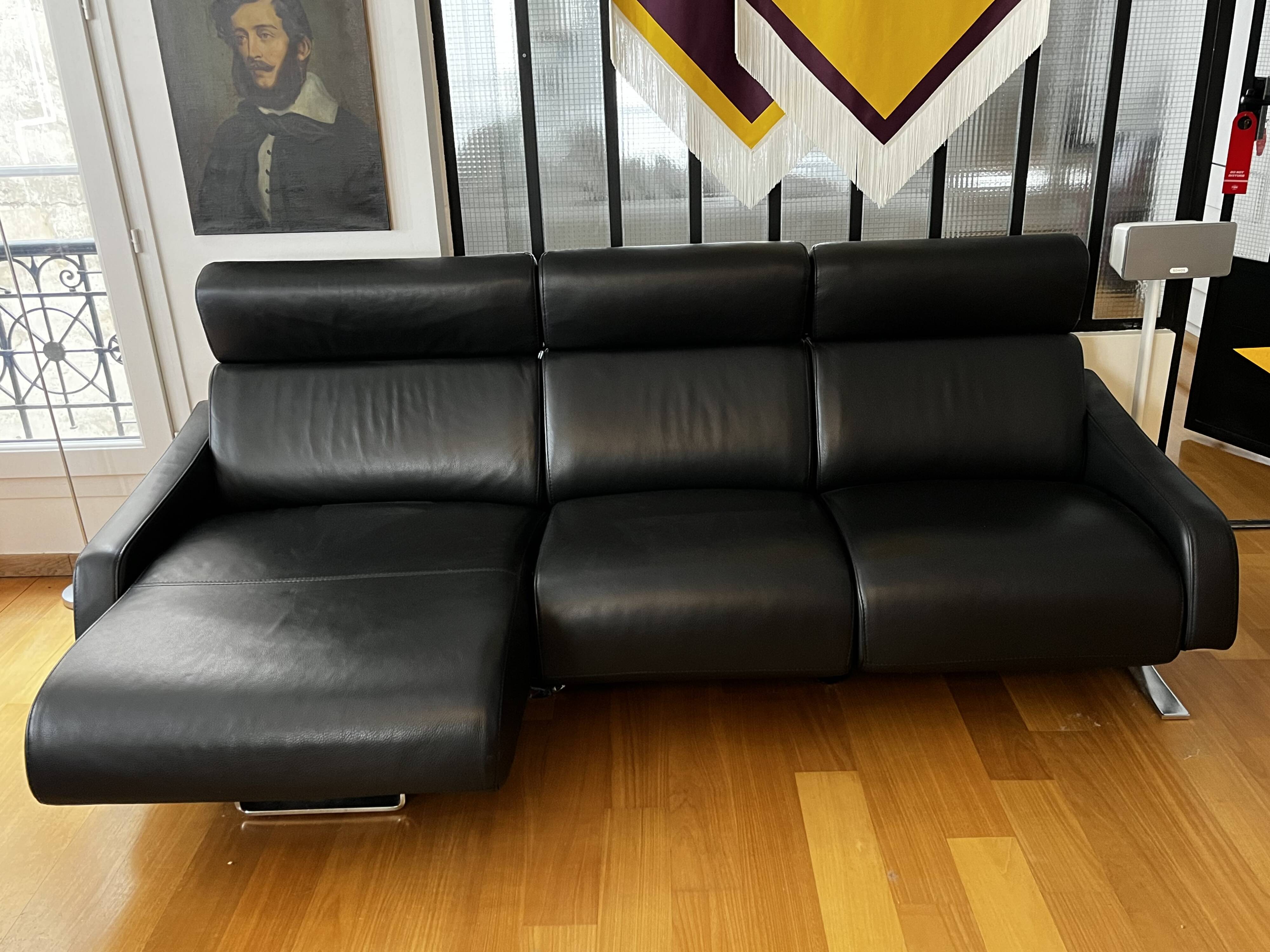 Black leather Steiner sofa