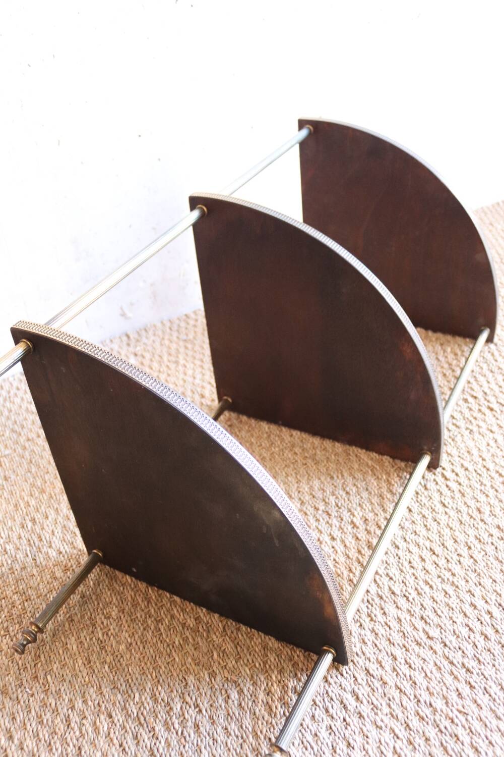 Corner shelf on foot in vintage wood and brass