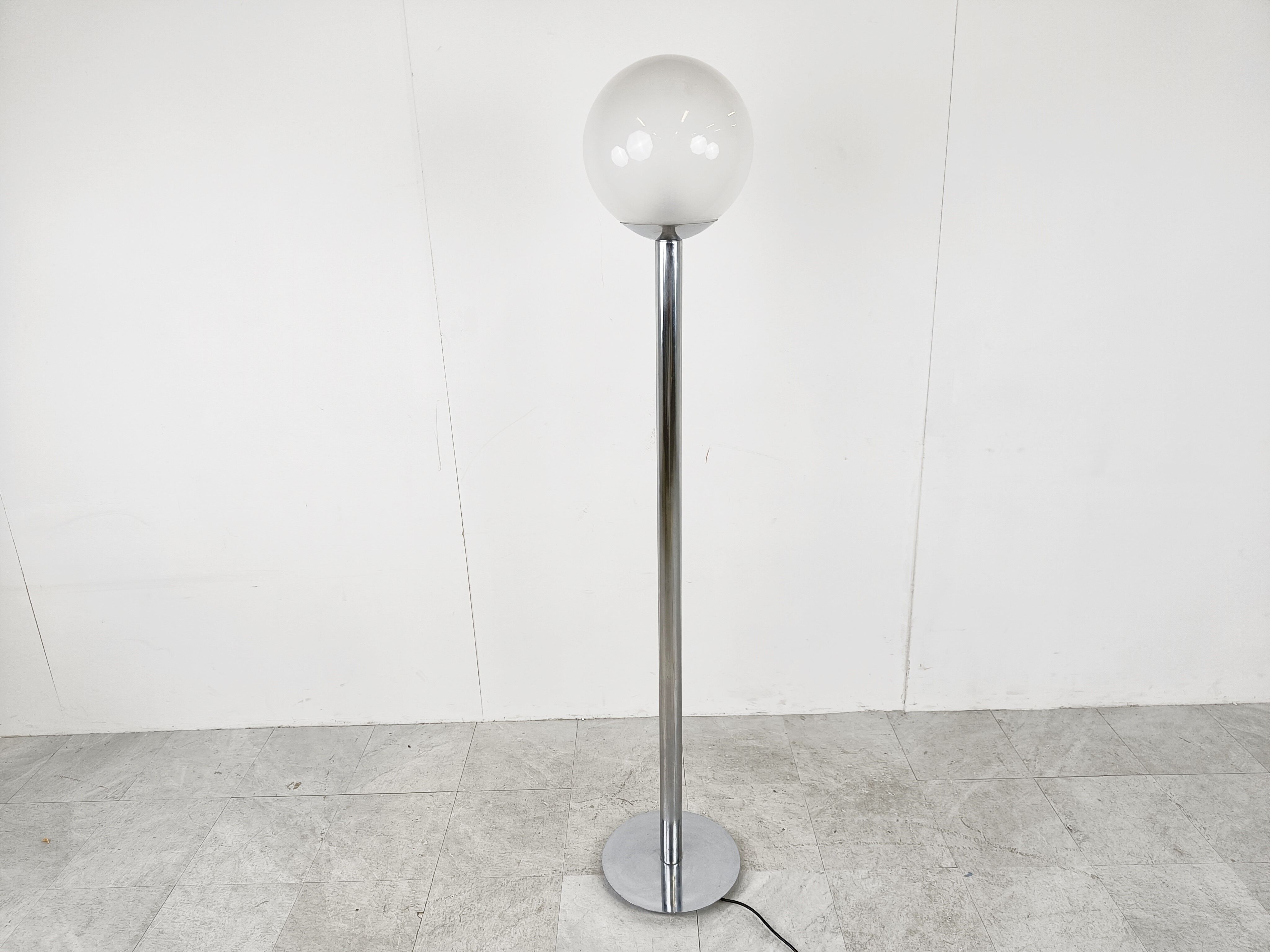 Lampadaire vintage chromé et verre, années 1970