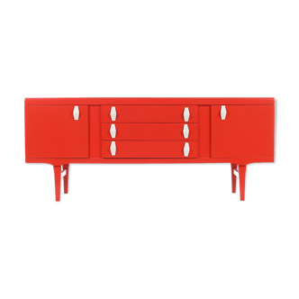 Red laqué wooden sideboard