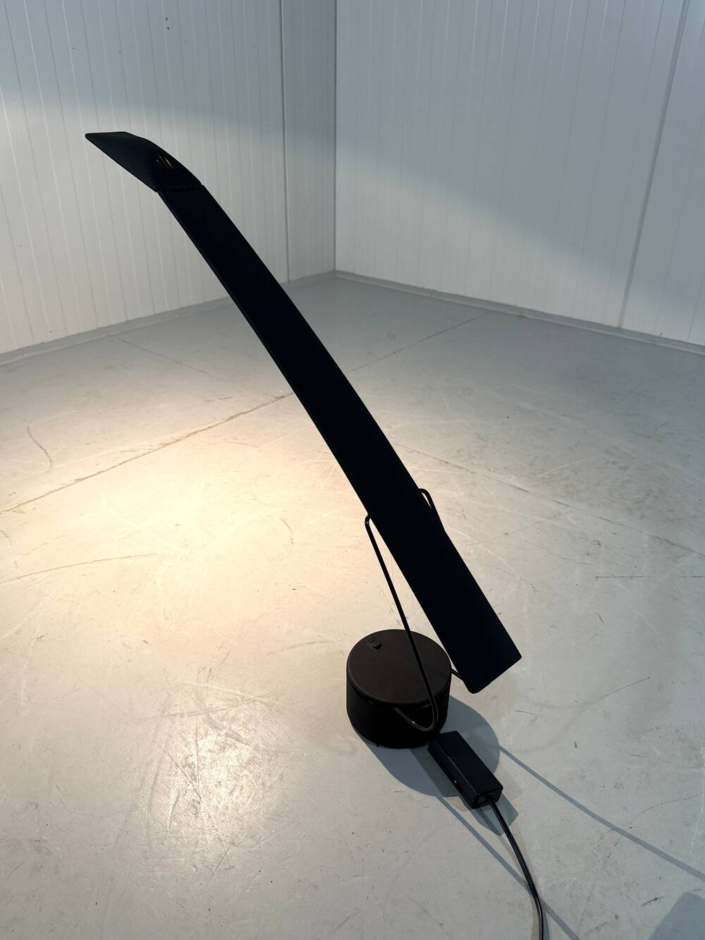 Dove desk lamp Mario Barbaglia & Marco Colombo, Italy