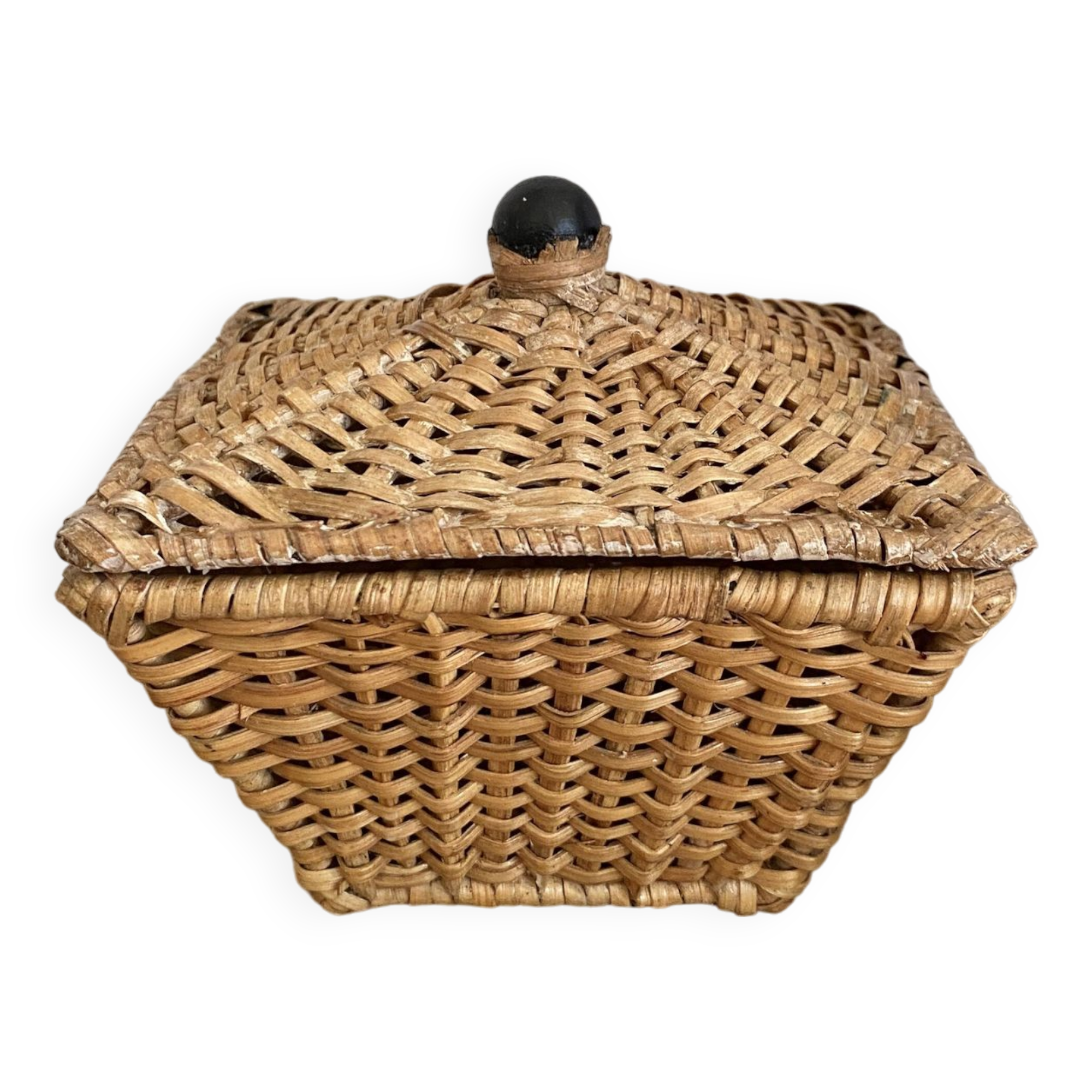 Straw box with lid