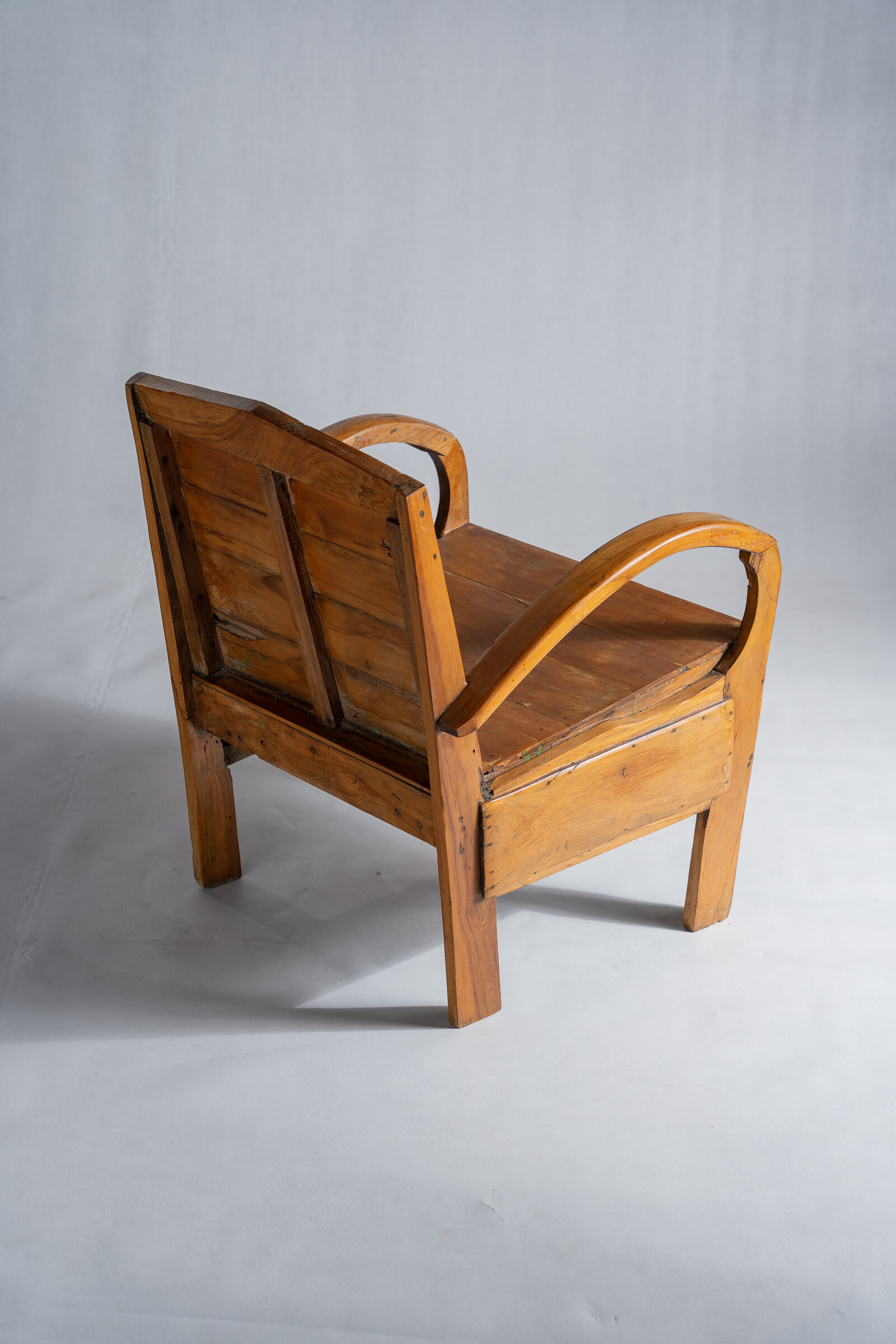 Fauteuil asiatique en lattes de bois upcyclé