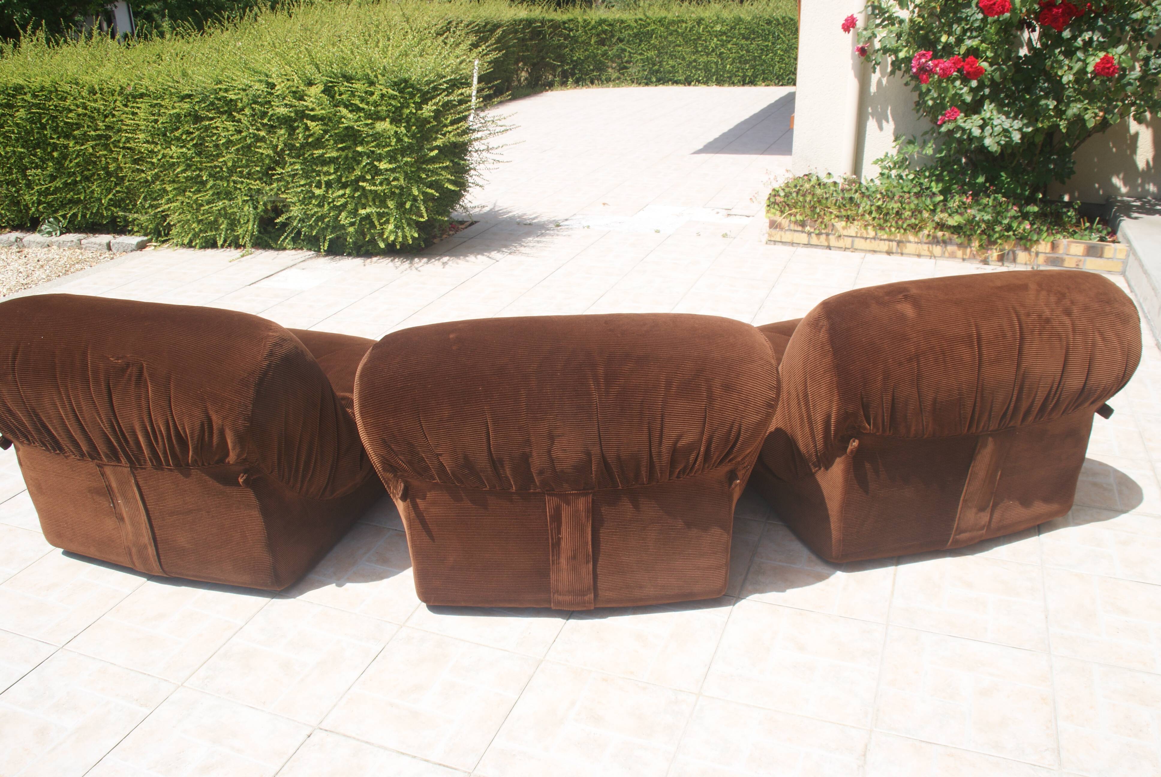 Set of 3 airborne "potato" fire chairs