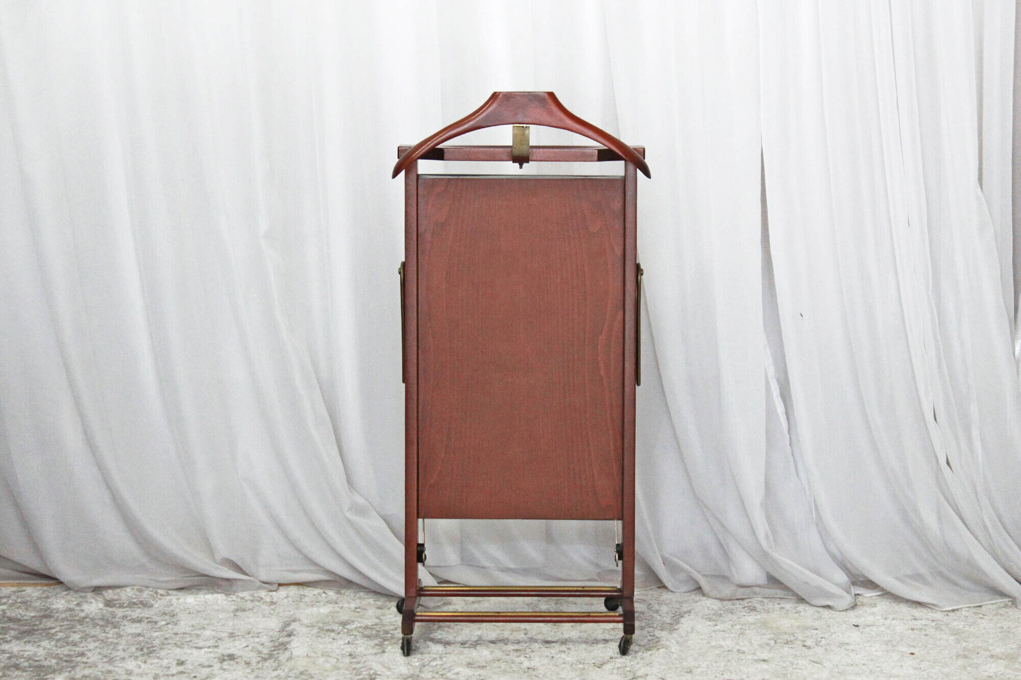 Valet stand par Fratelli Reguitti conception Ico Parisi années 1960