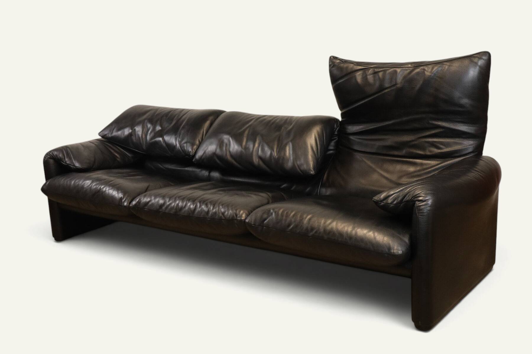 Maralunga 3-seater sofa in black leather by Vico Magistretti for Cassina