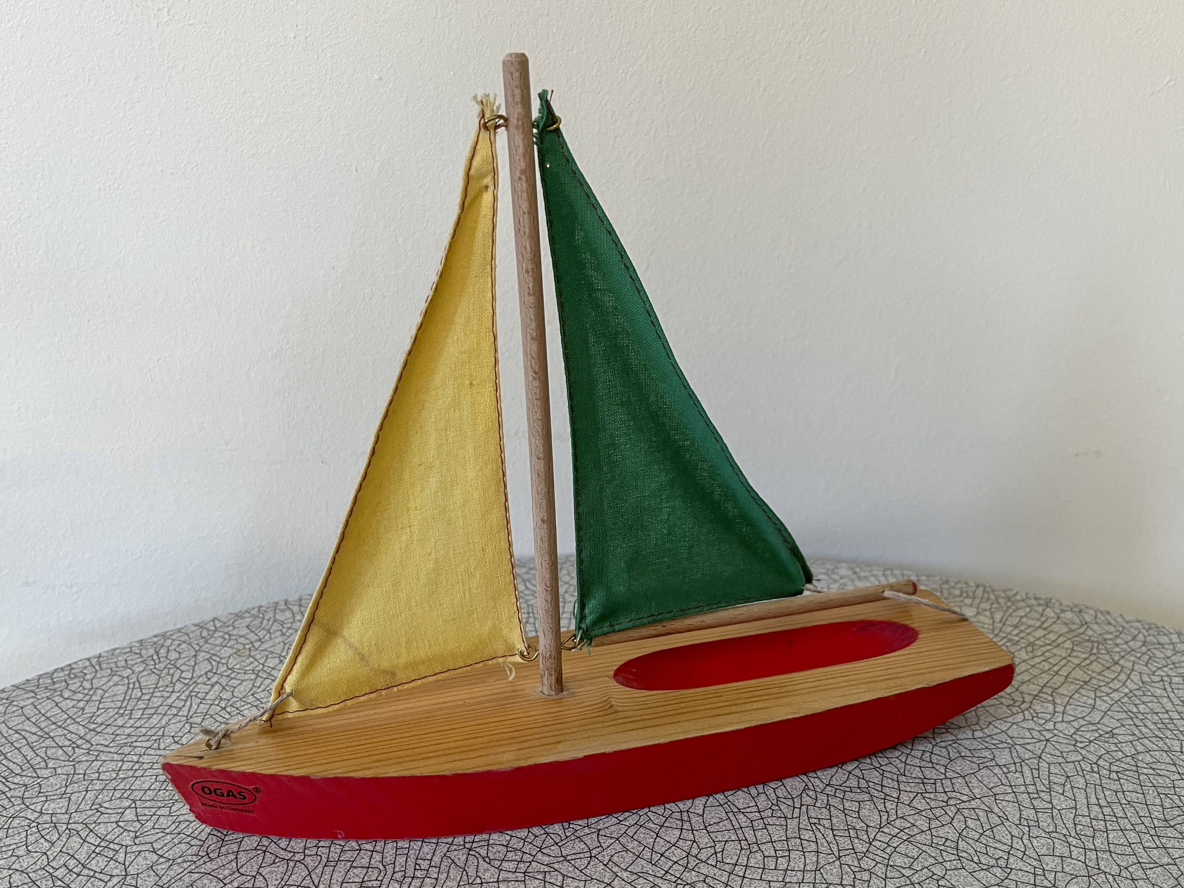 Navigable wooden basin sailboat. OGAS model made in Germany, 70s